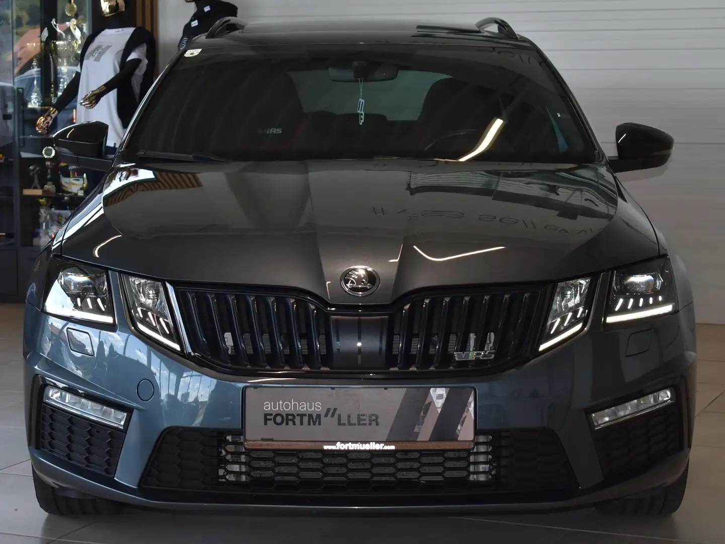 Skoda Octavia 2,0 TDI Combi //RS /Pano /Standheizung Grau - 2