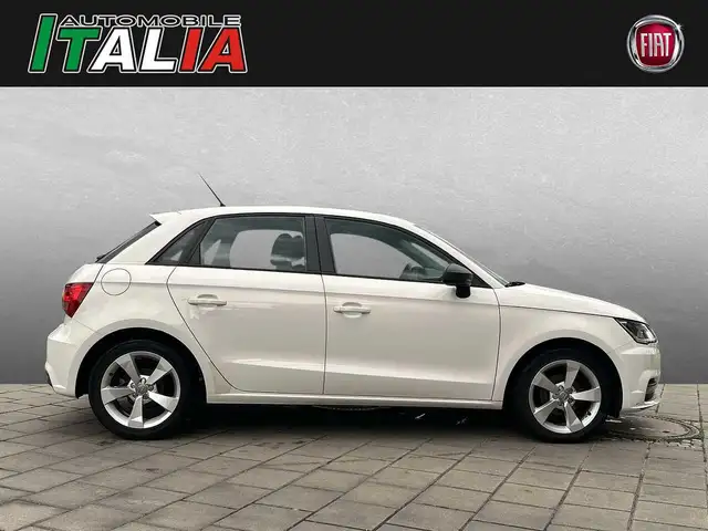 Audi A1 view 3