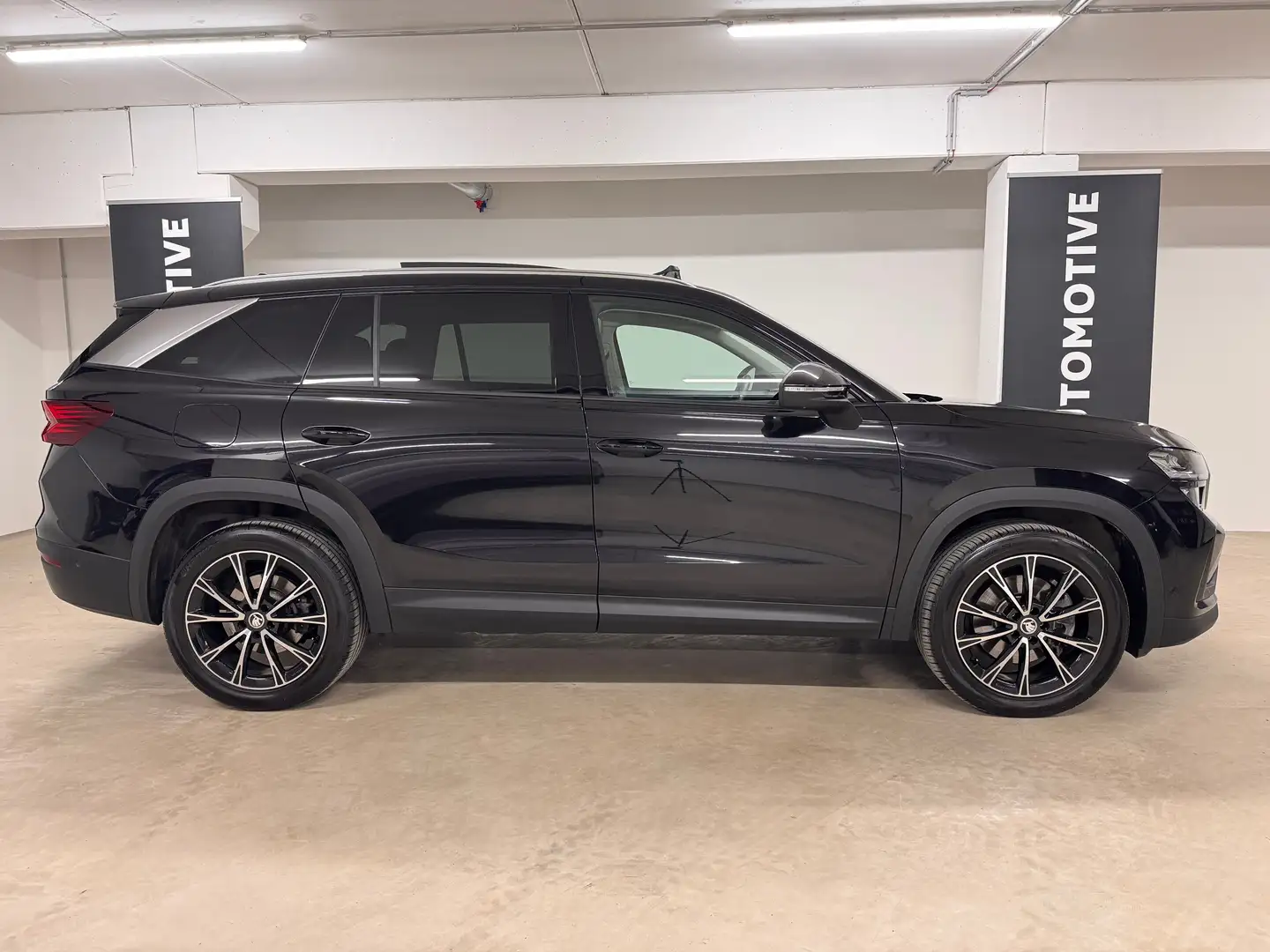 Skoda Kodiaq 2.0 TDI 4x4 Selection, 8-fach, 7-Sitzer, AHK, Pano Schwarz - 2