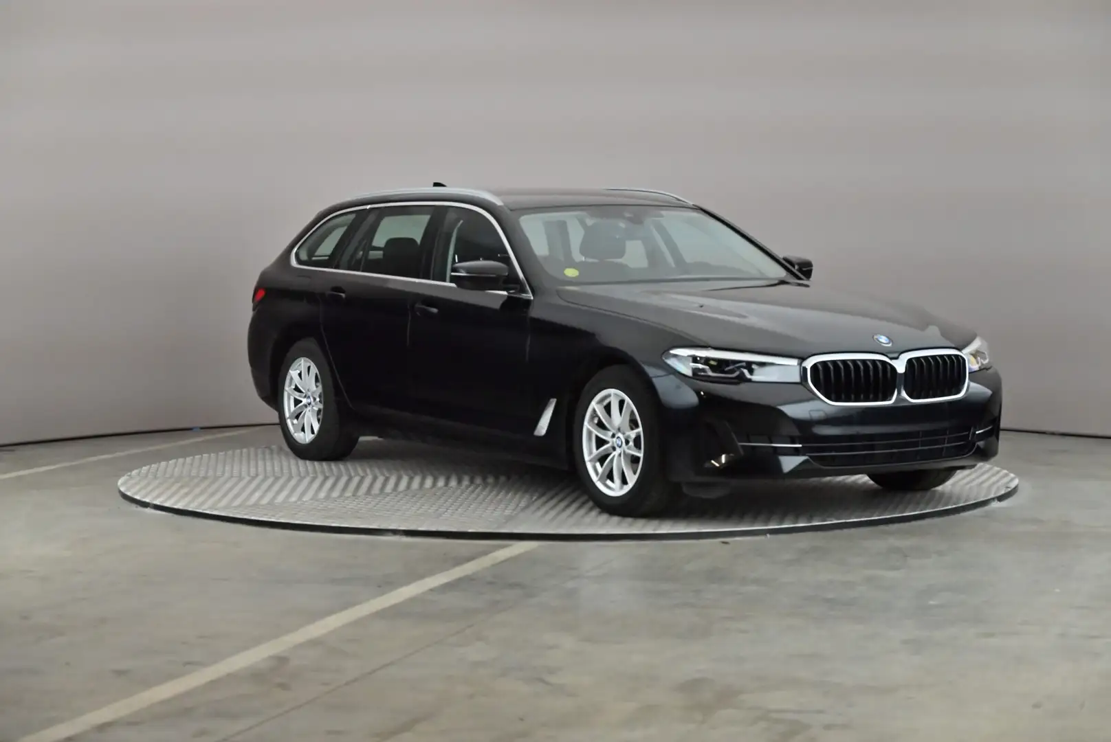 BMW 520 5 Touring 520dA Business BLIS TREKHAAK LEDER CAM Zwart - 2