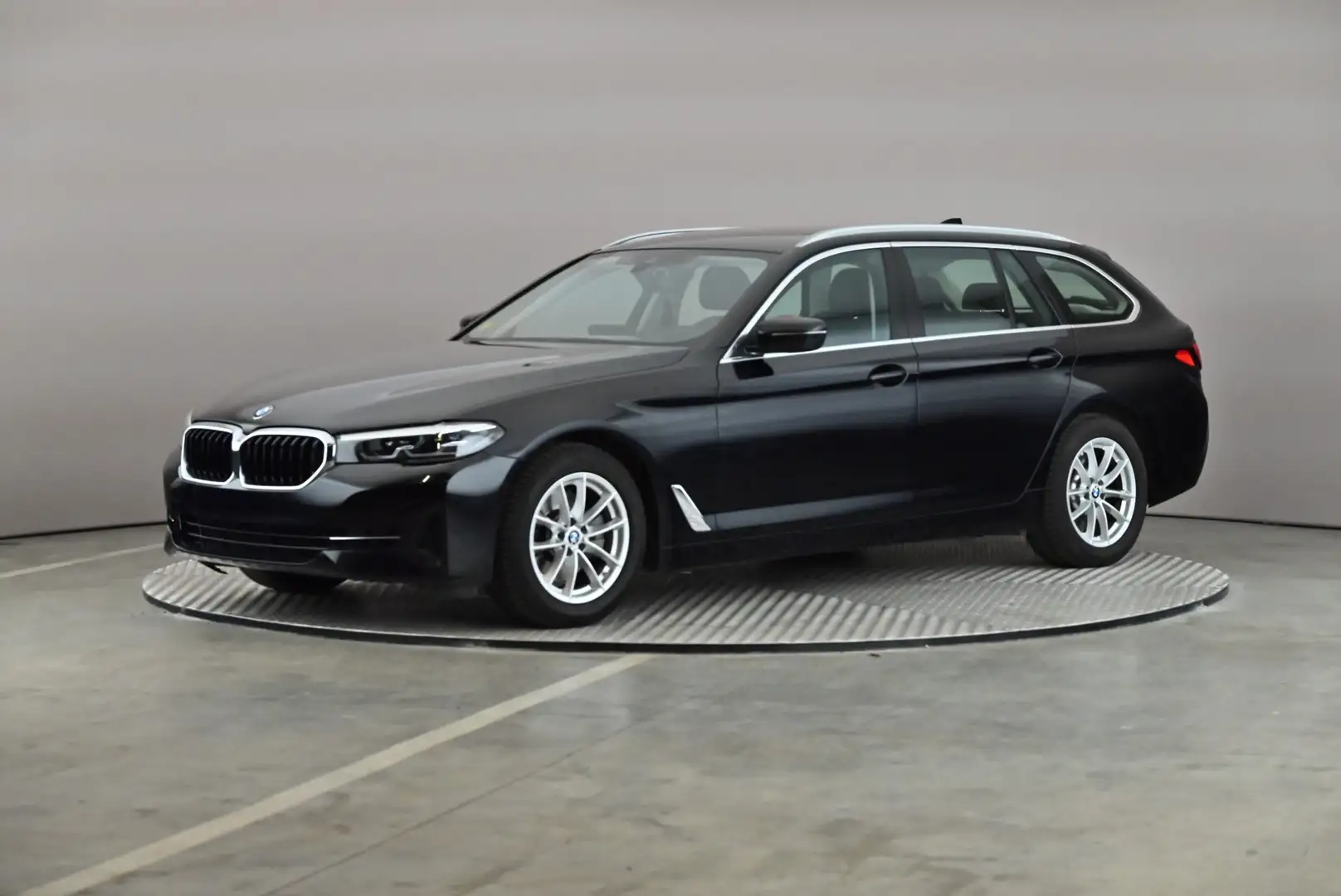 BMW 520 5 Touring 520dA Business BLIS TREKHAAK LEDER CAM Zwart - 1