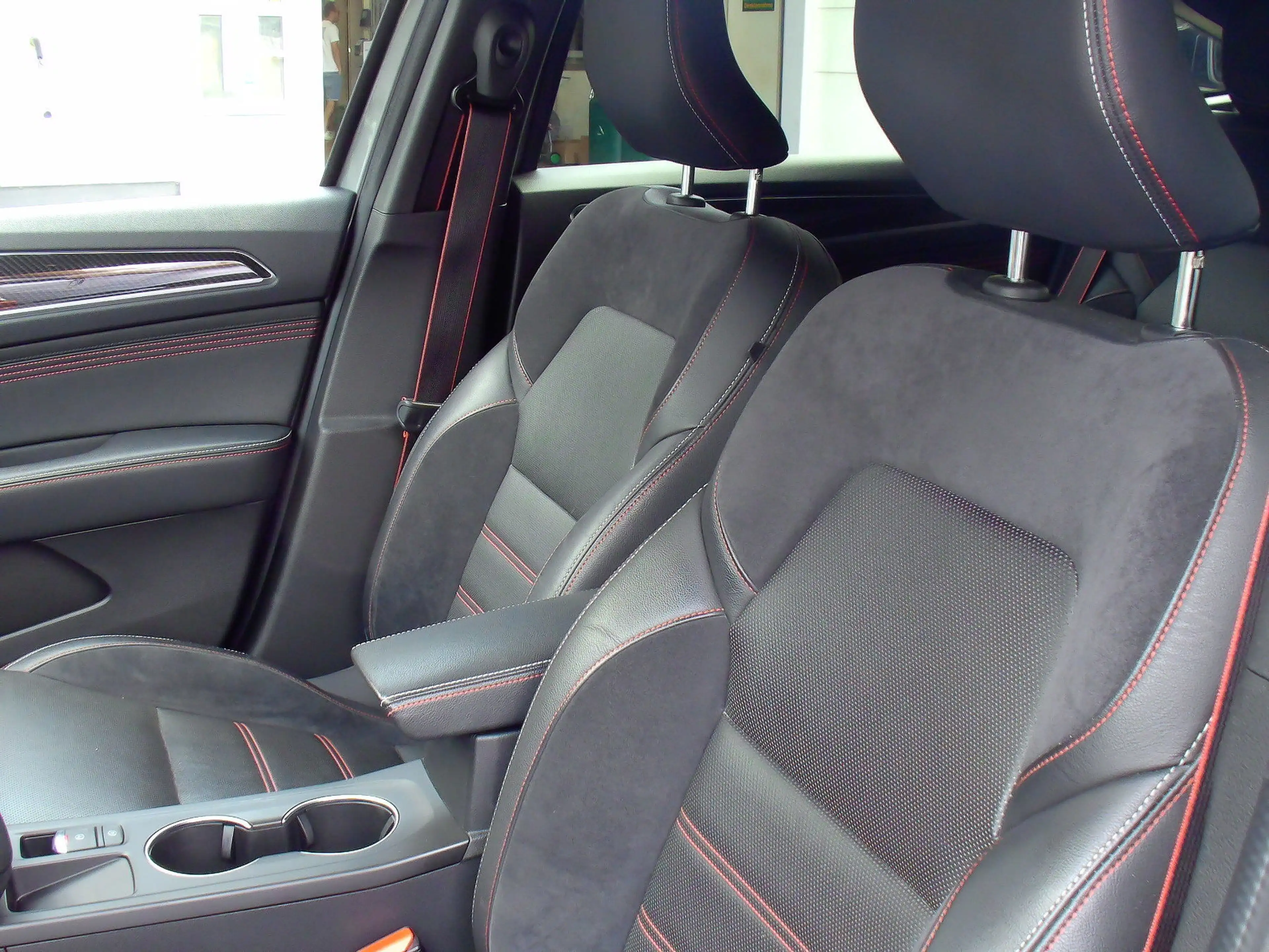 Renault Arkana R.S. LINE E-TECH 145 — photo 13