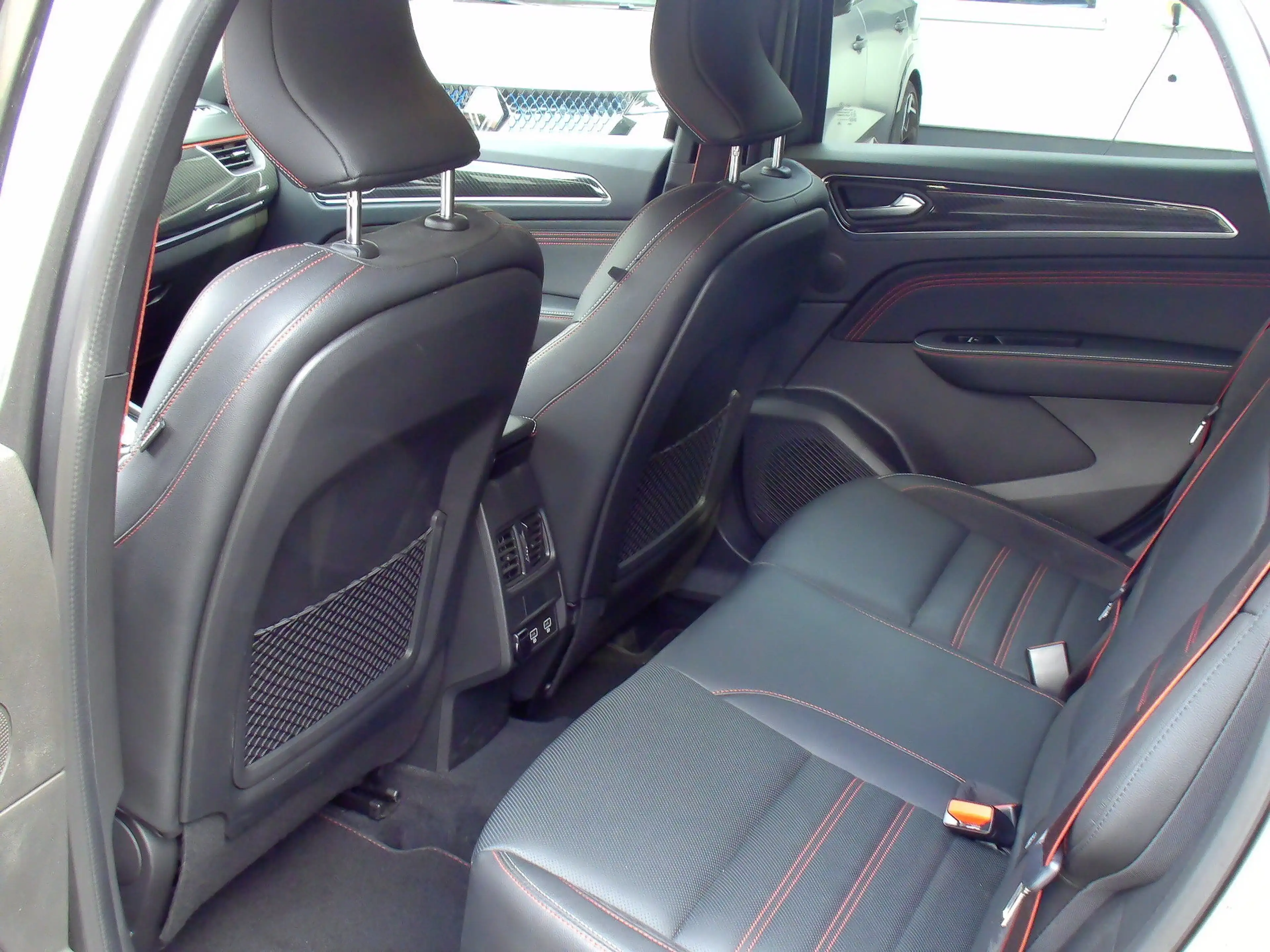 Renault Arkana R.S. LINE E-TECH 145 — photo 14