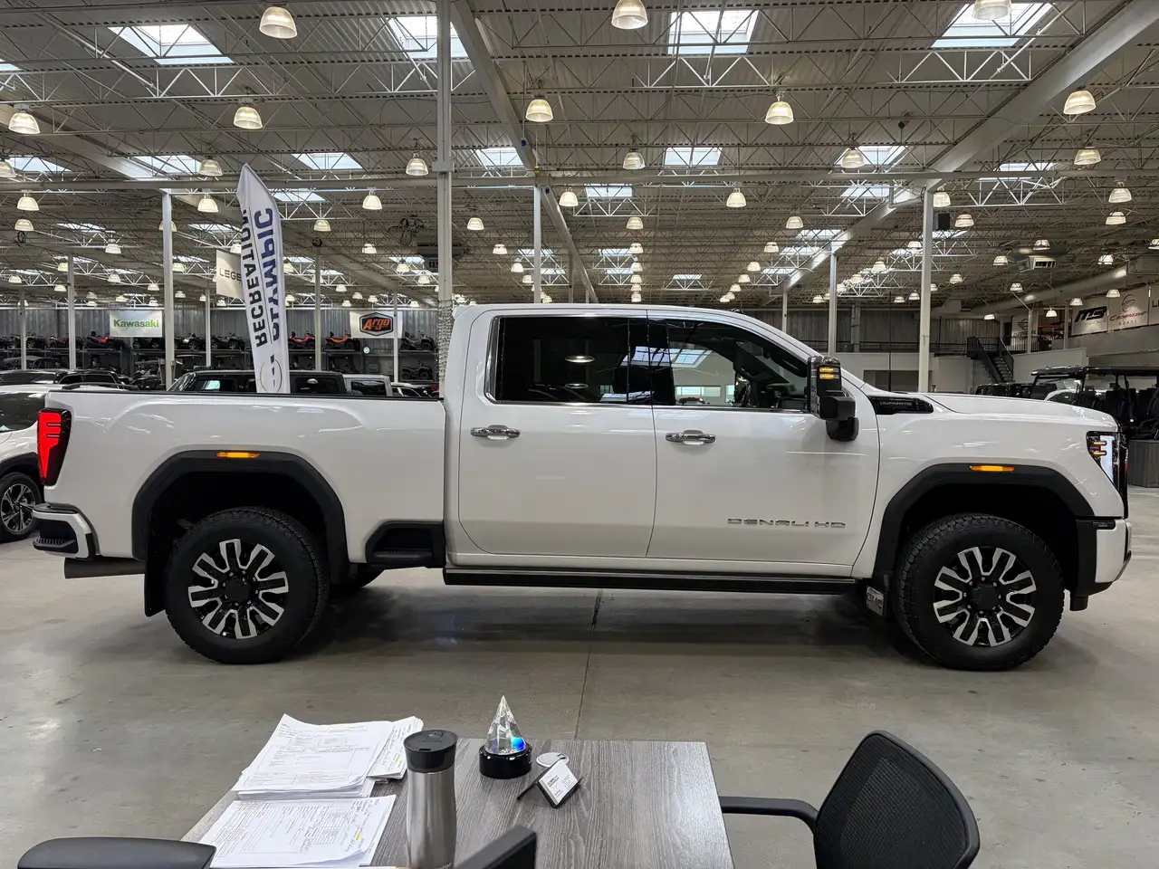 GMC Sierra 3500HD снимка GMC Sierra 3500HD