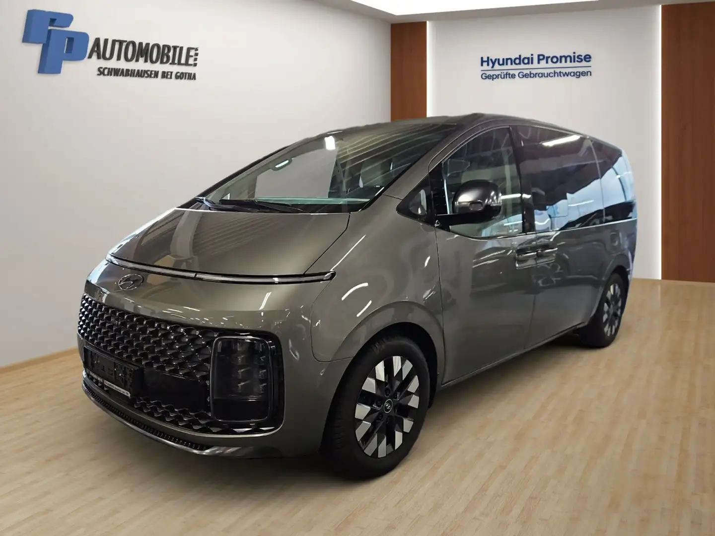 Hyundai STARIA SIGNATURE 2.2 CRDi 4WD 8-AT Panoramadach Gris - 1