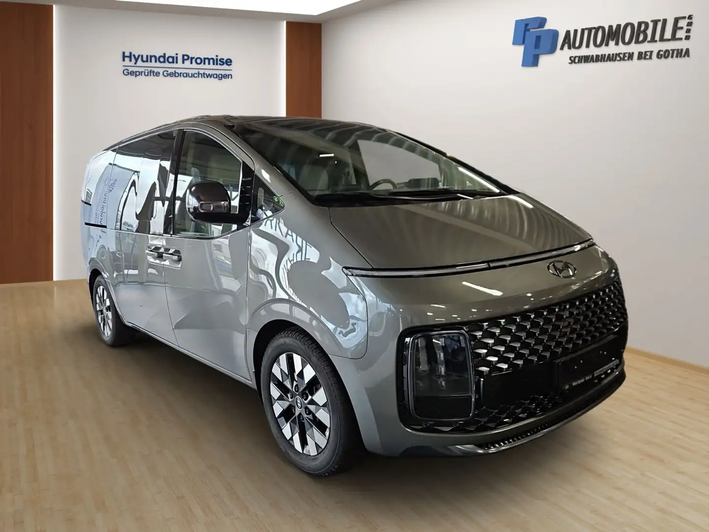 Hyundai STARIA SIGNATURE 2.2 CRDi 4WD 8-AT Panoramadach Gris - 2