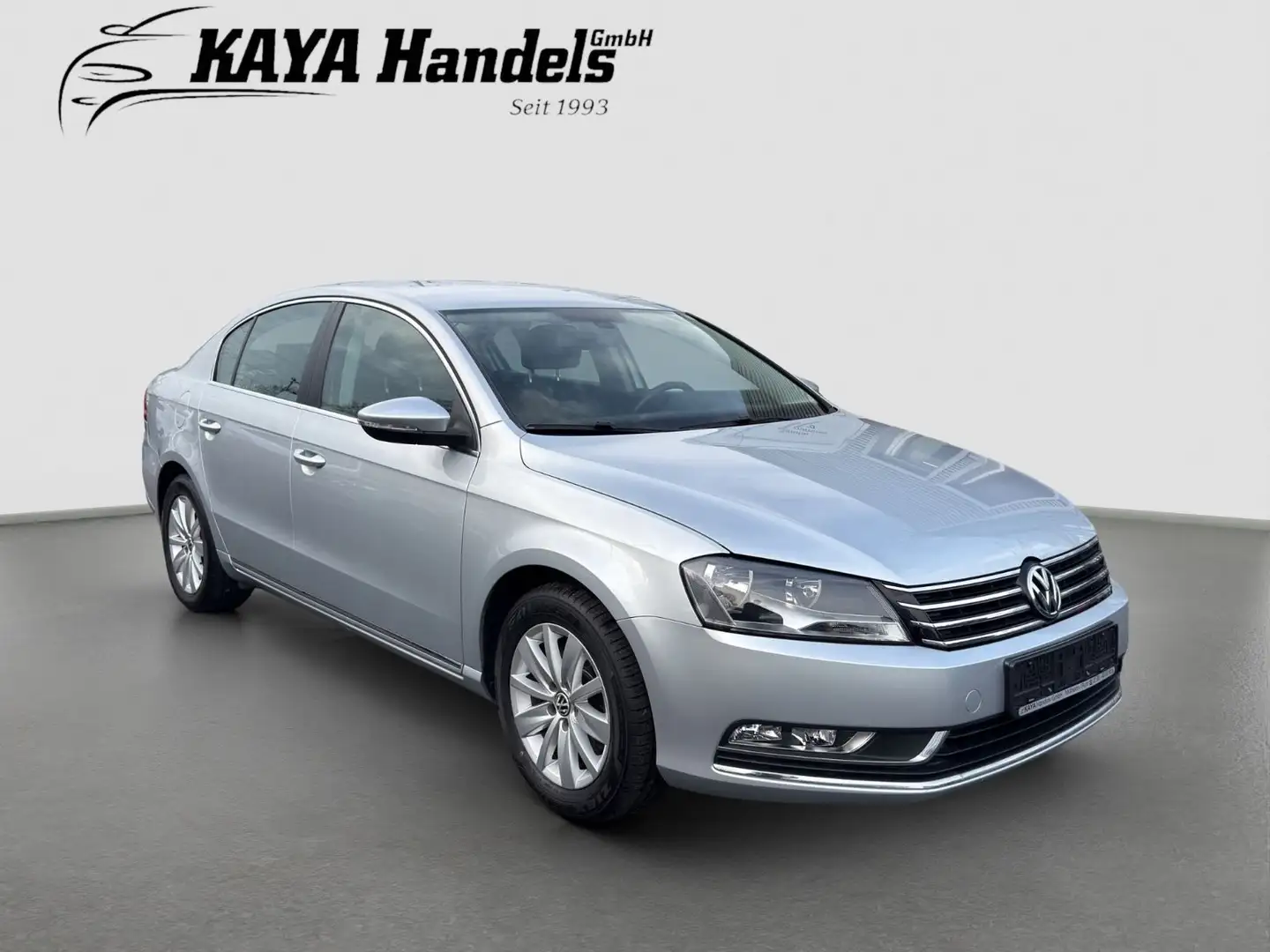 Volkswagen Passat Comfortline/Klimaautom./1.Hand/erst 75Tkm Silber - 1