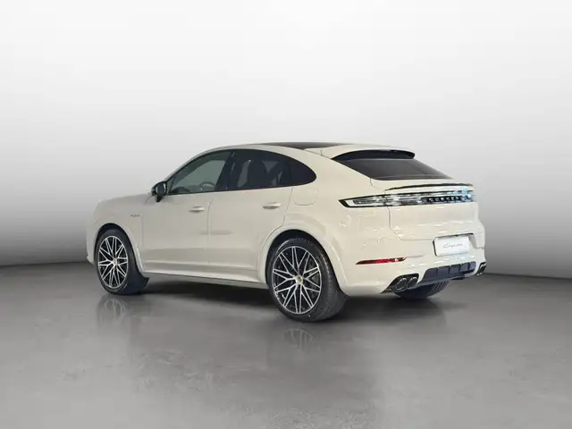 Porsche Cayenne view 3