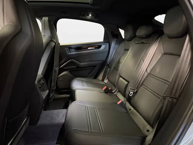 Porsche Cayenne view 14