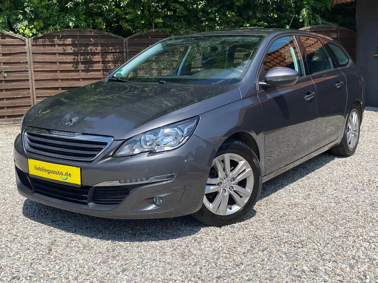 Peugeot 308 SW 1.2 PureTech Active Automatik Navi Kamera Grau - 1