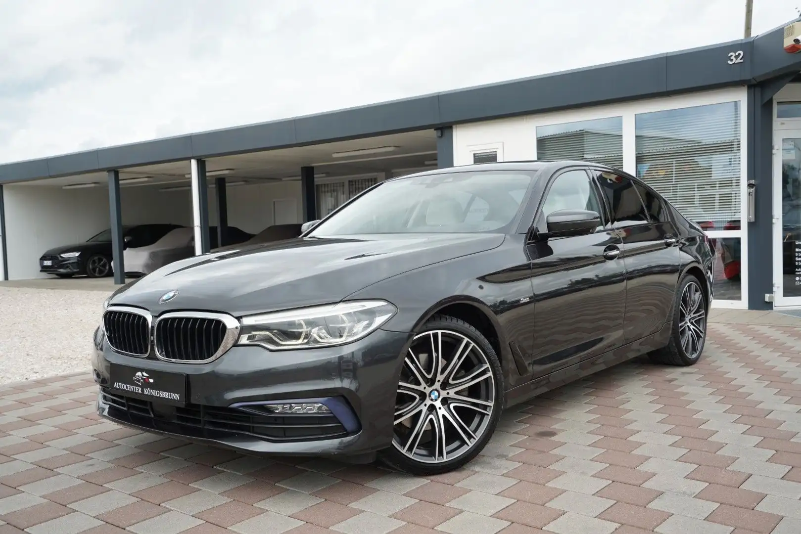 BMW 520 d*Sthz*360°*H&K*HUD*Soft*Memory*Massage*AHK* Grau - 1
