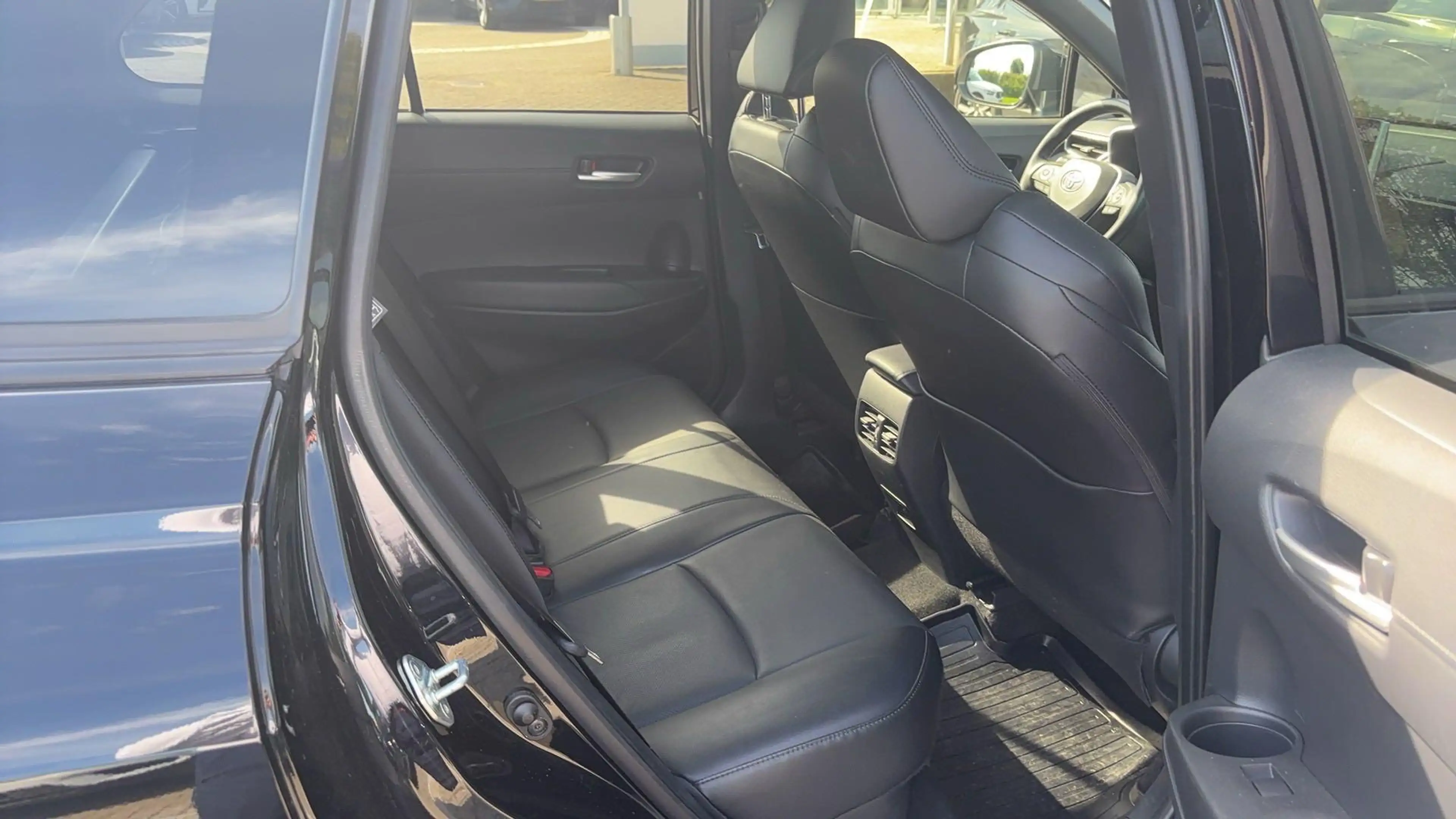Toyota Corolla Cross 2.0 High Power Hybrid Launch Edition | Trekhaak | — photo 15