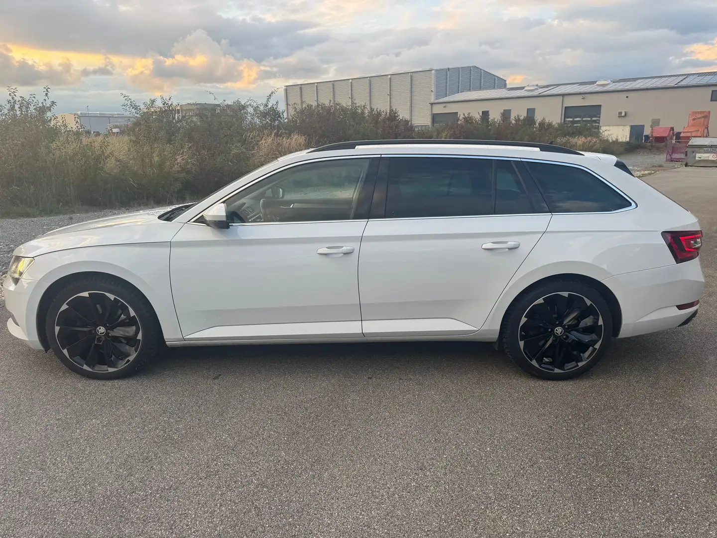 Skoda Superb Ambition *XENON*NAVI*AHK*KAMERA*TOP* Weiß - 2