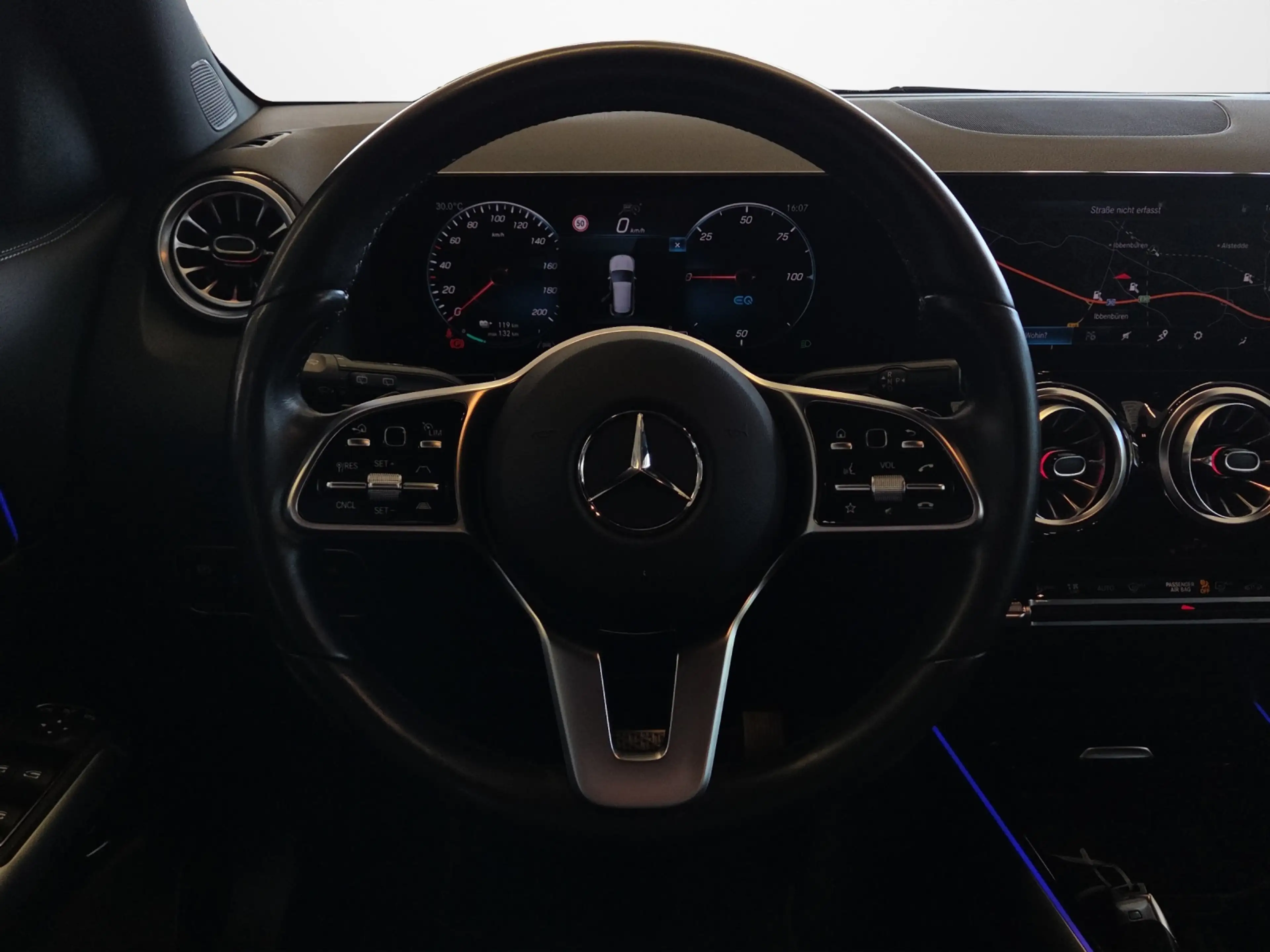 Mercedes-Benz EQA 250 + Progressive LED AHK NightPaket Leder Memory — photo 9
