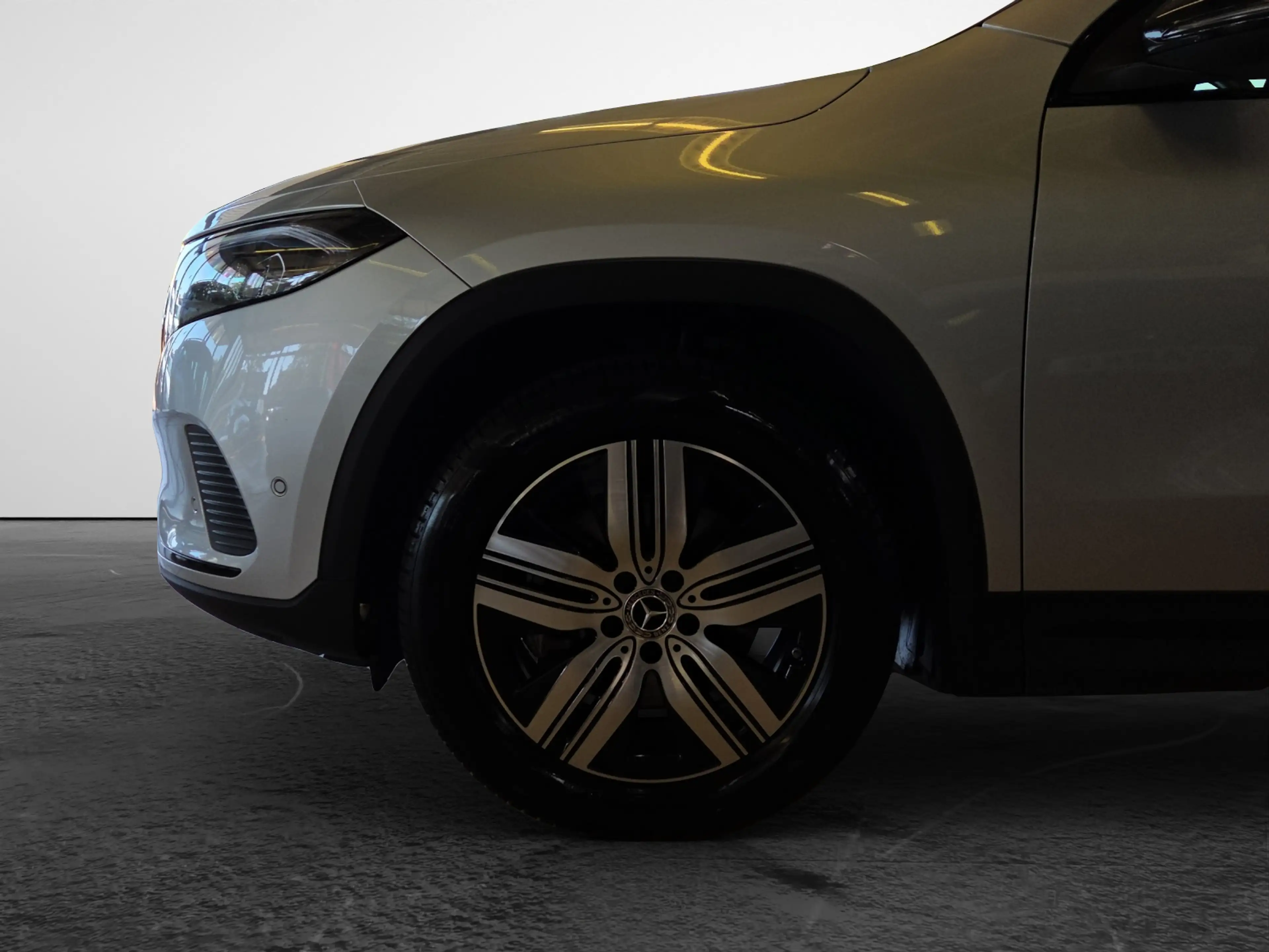 Mercedes-Benz EQA 250 + Progressive LED AHK NightPaket Leder Memory — photo 5