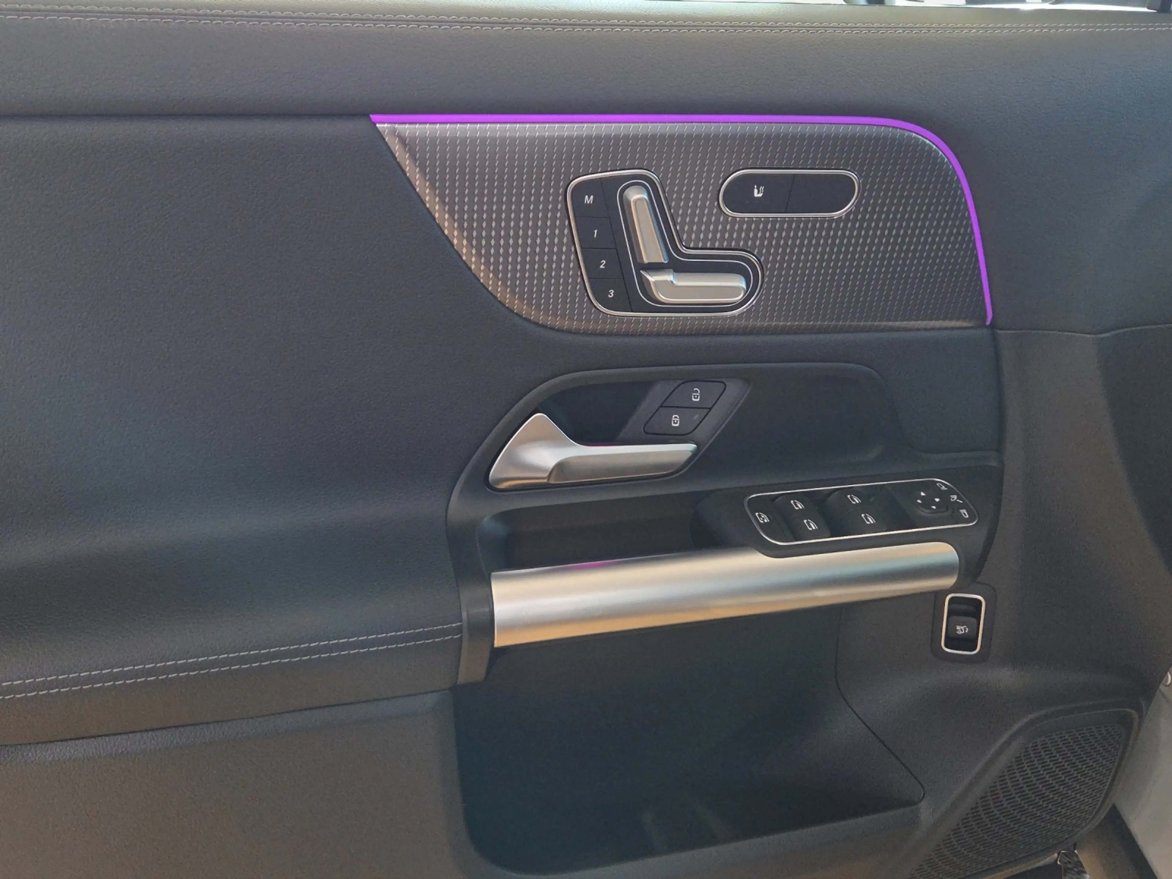 Mercedes-Benz EQA 250 + Progressive LED AHK NightPaket Leder Memory — photo 6