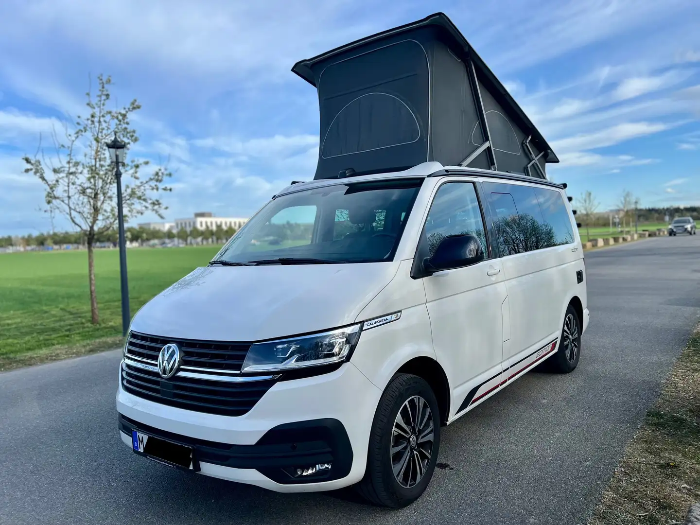 Volkswagen T6.1 California Ocean Edition LED/StaHzg/ACC/Alarm/WLAN Weiß - 1