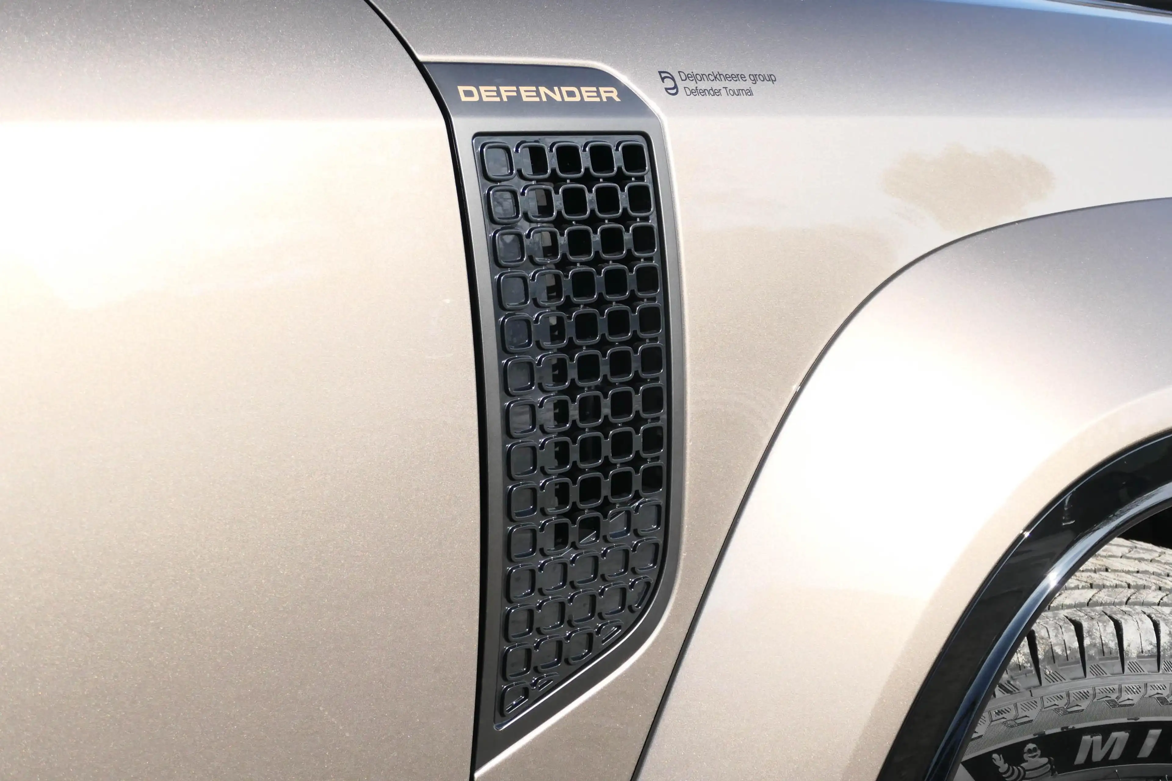 Land Rover Defender 110 P635 OCTA | PANO | SEAT VENT | TOWB | MERIDIAN — photo 9