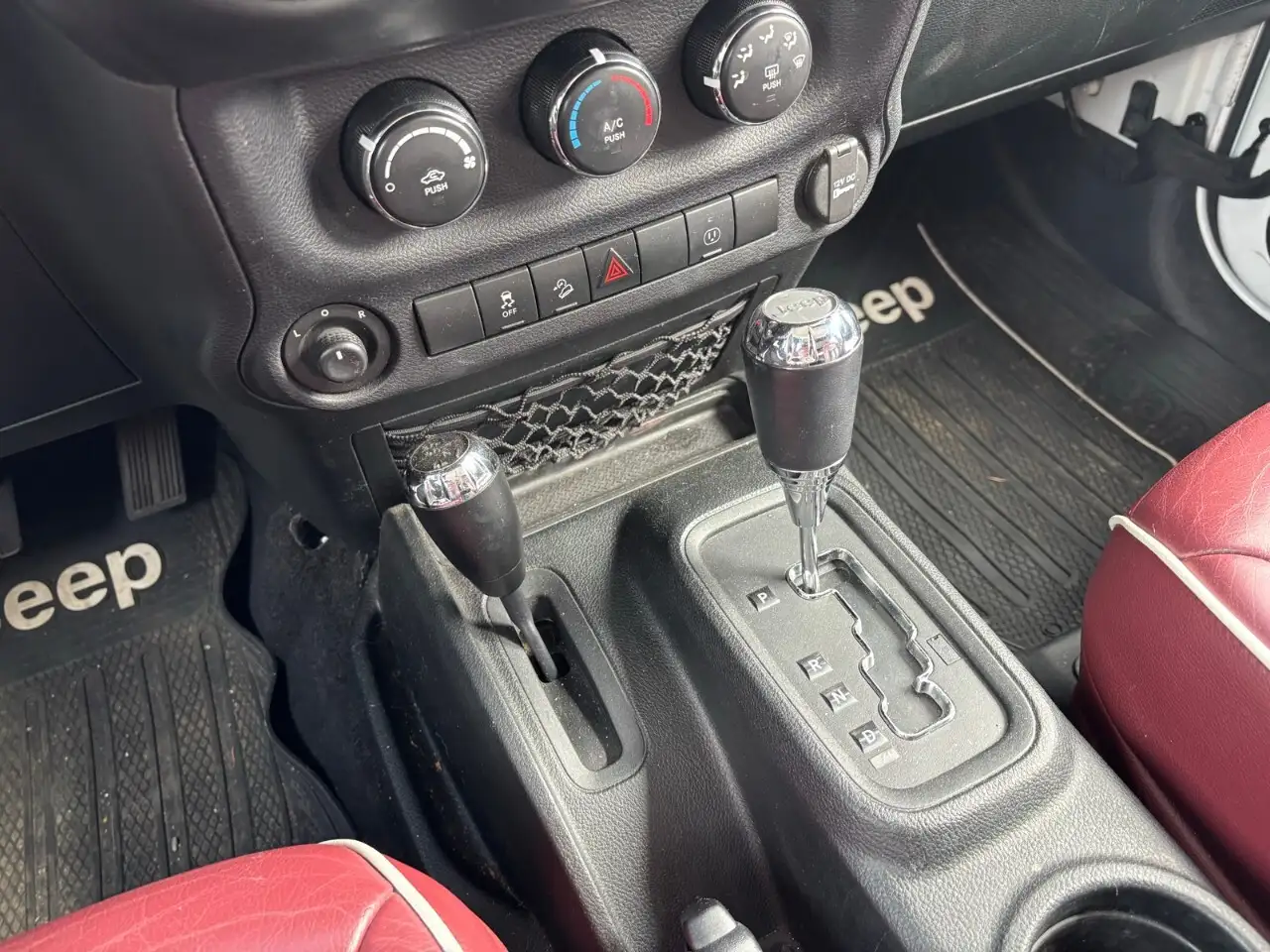 Jeep Wrangler снимка Jeep Wrangler