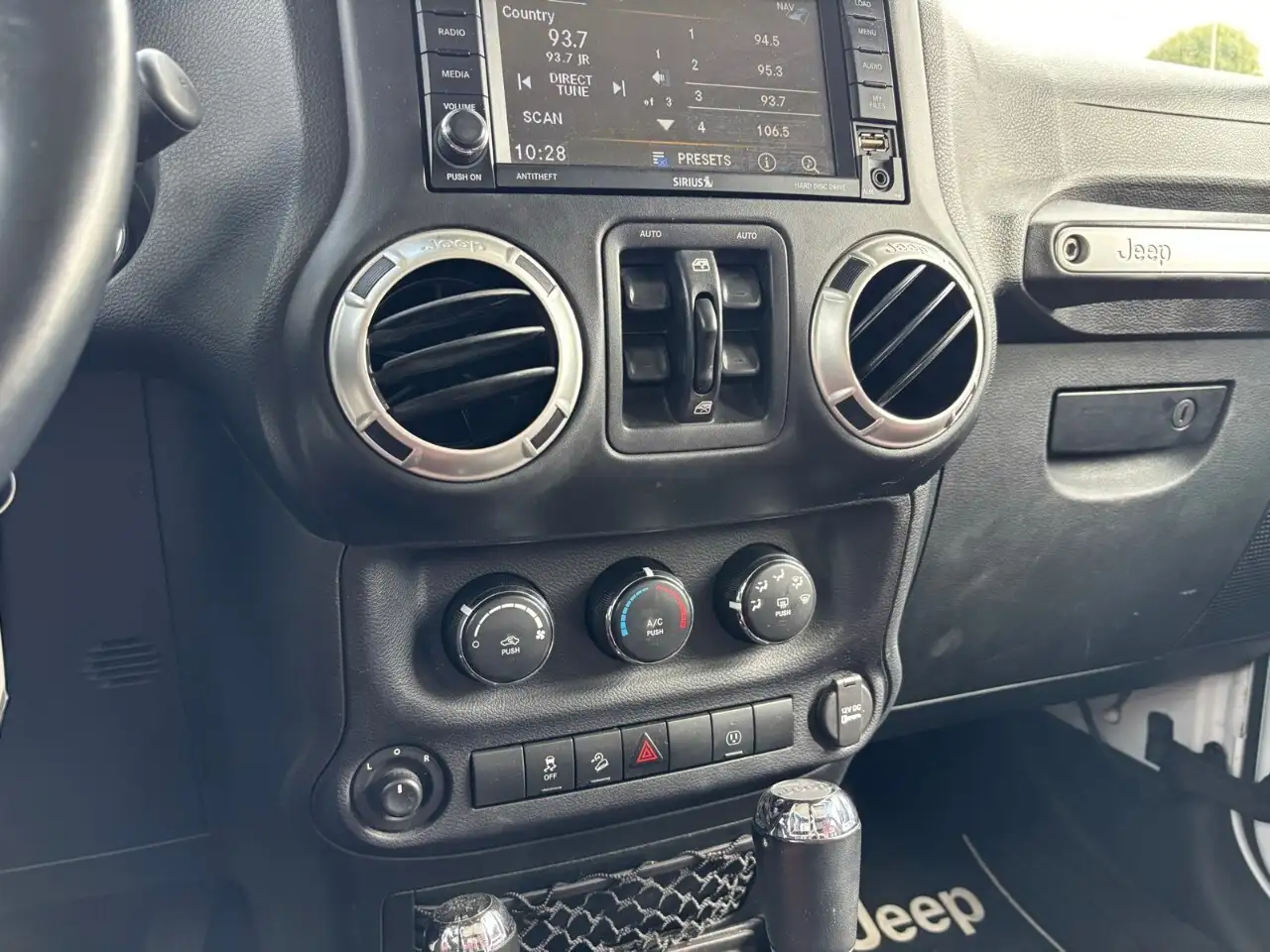 Jeep Wrangler снимка Jeep Wrangler