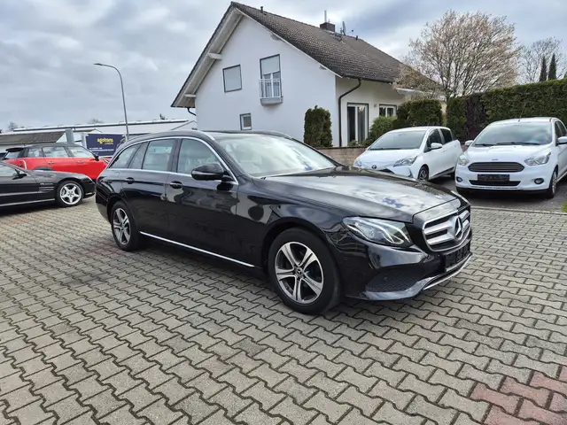 Mercedes-Benz E 200 T Standheizung 360°-Kamera LED,Nav