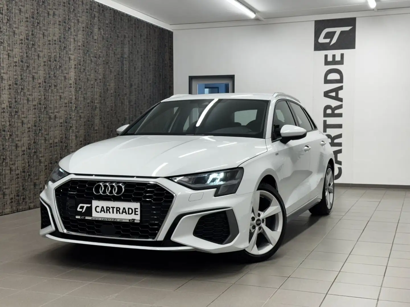 Audi A3 40 quattro 2.0 TFSI S line OPF Weiß - 1