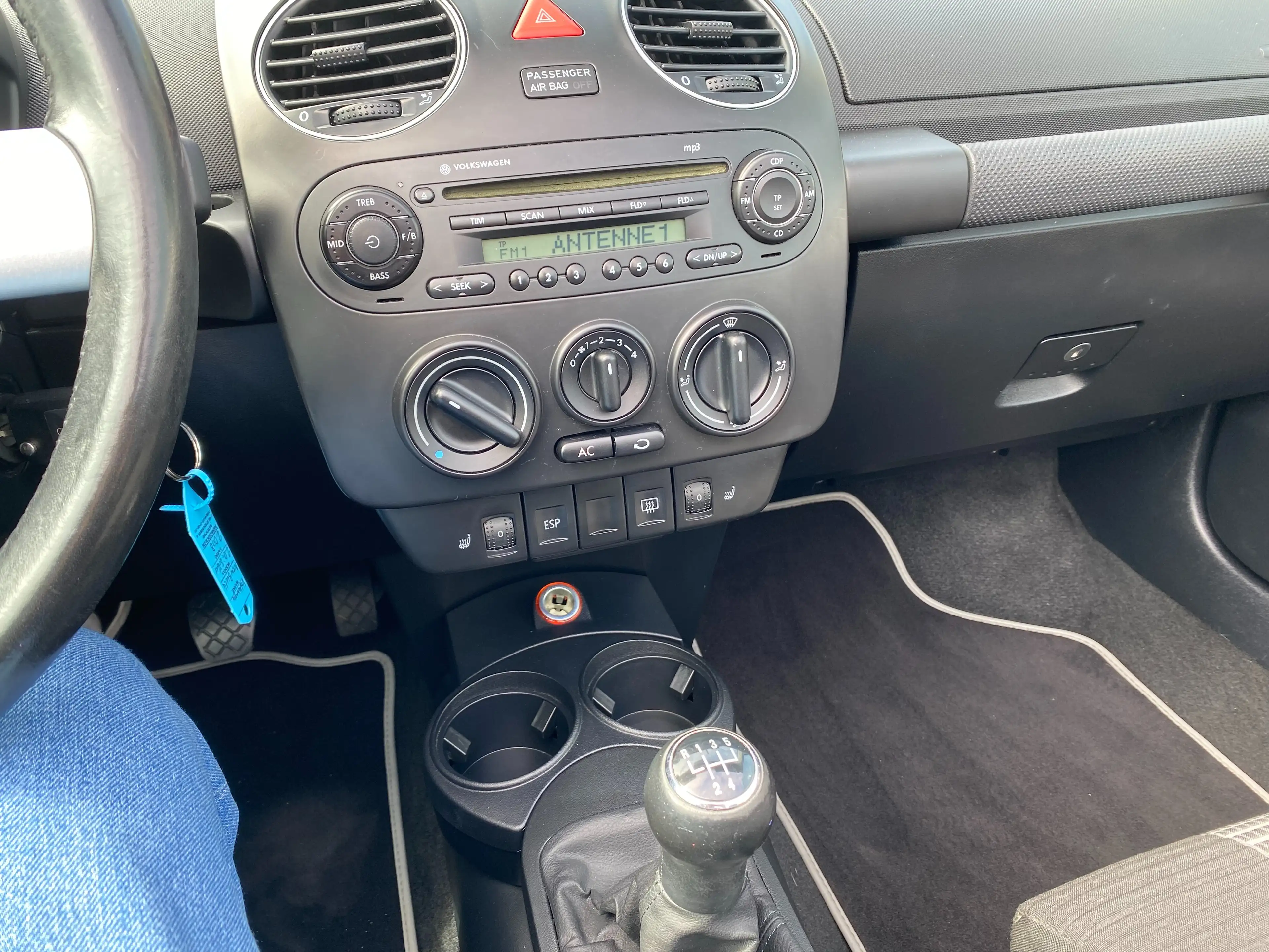 Volkswagen New Beetle Cabriolet 2.0 United — photo 21