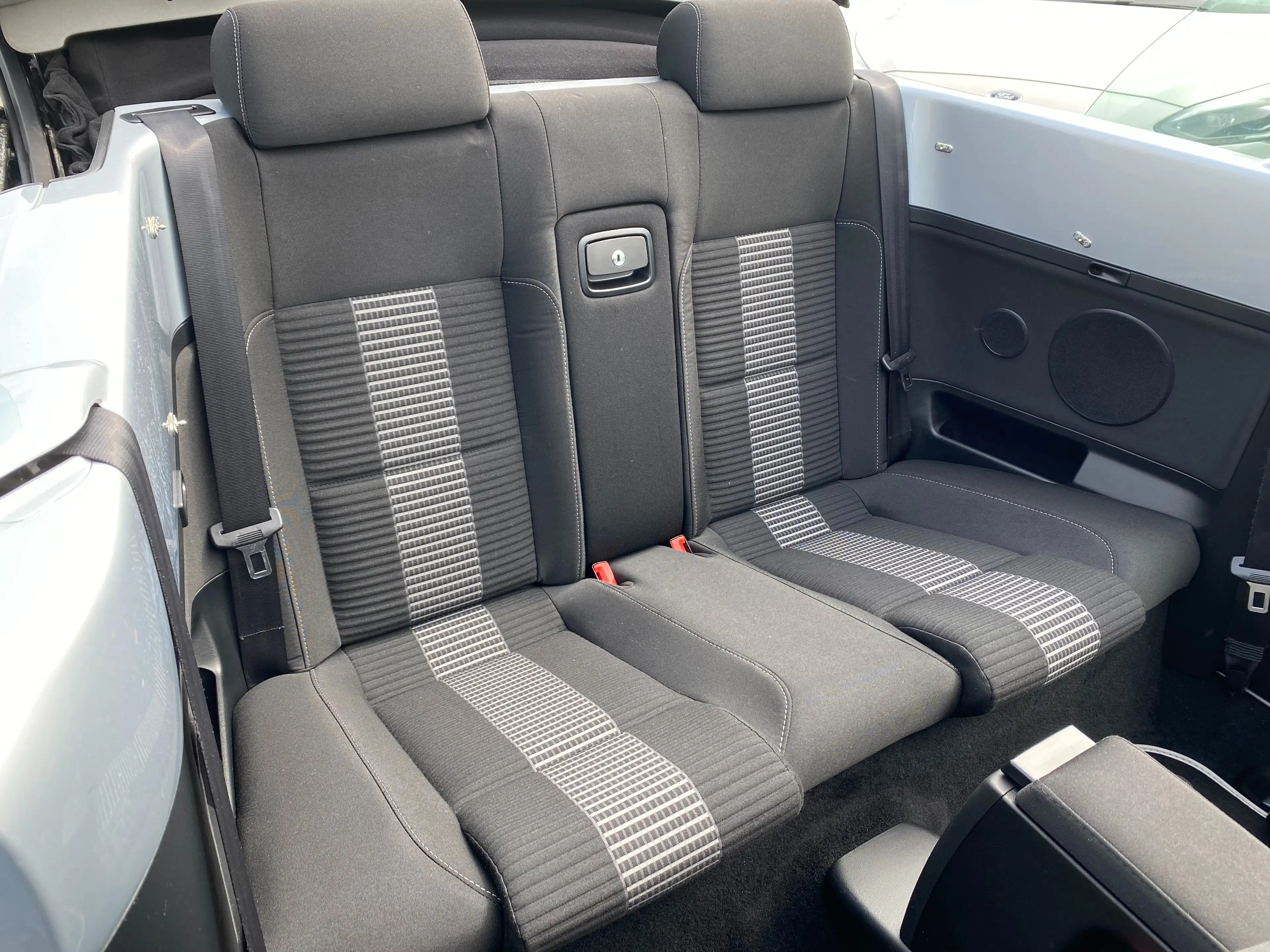 Volkswagen New Beetle Cabriolet 2.0 United — photo 15