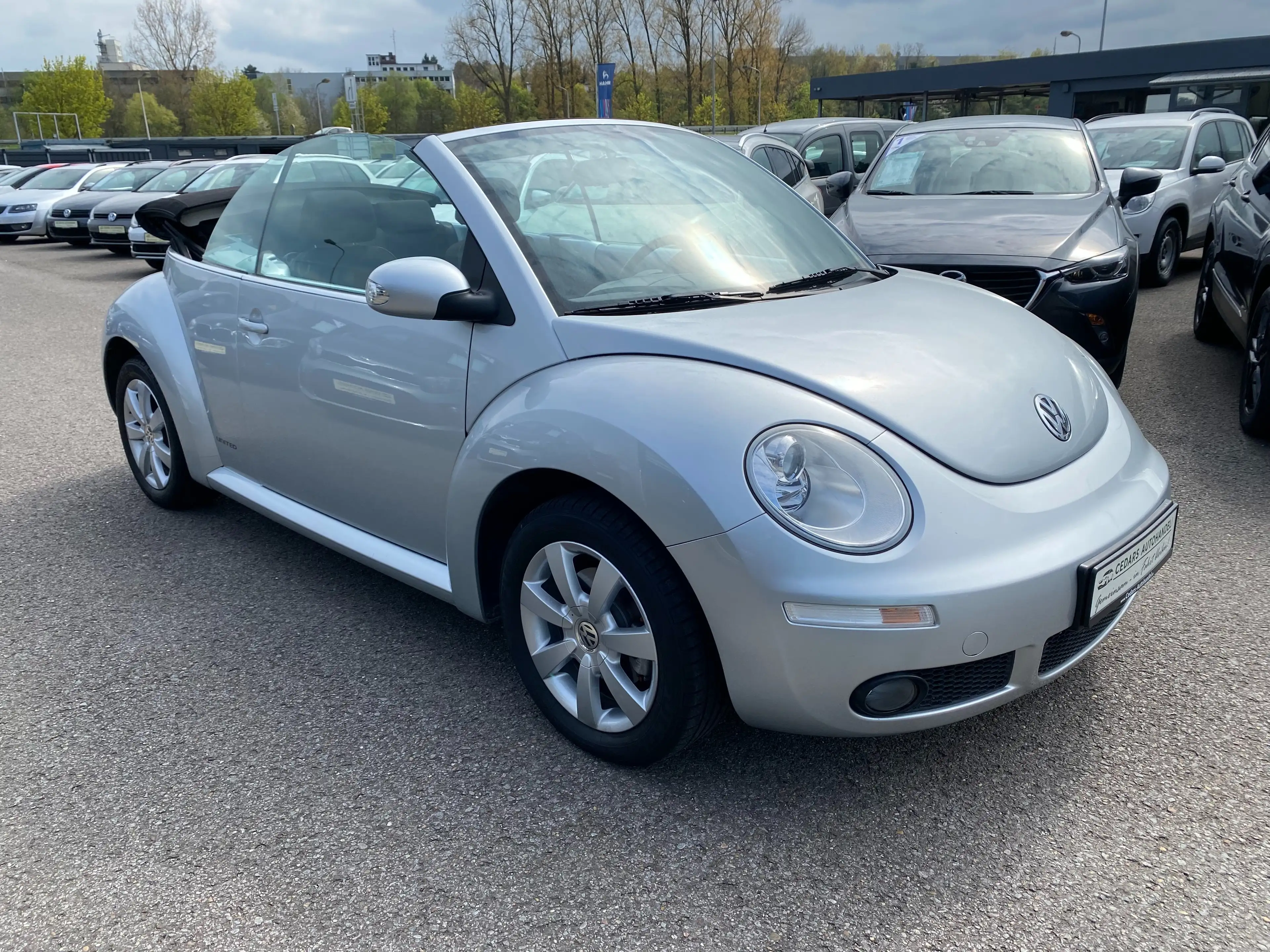 Volkswagen New Beetle Cabriolet 2.0 United — photo 10