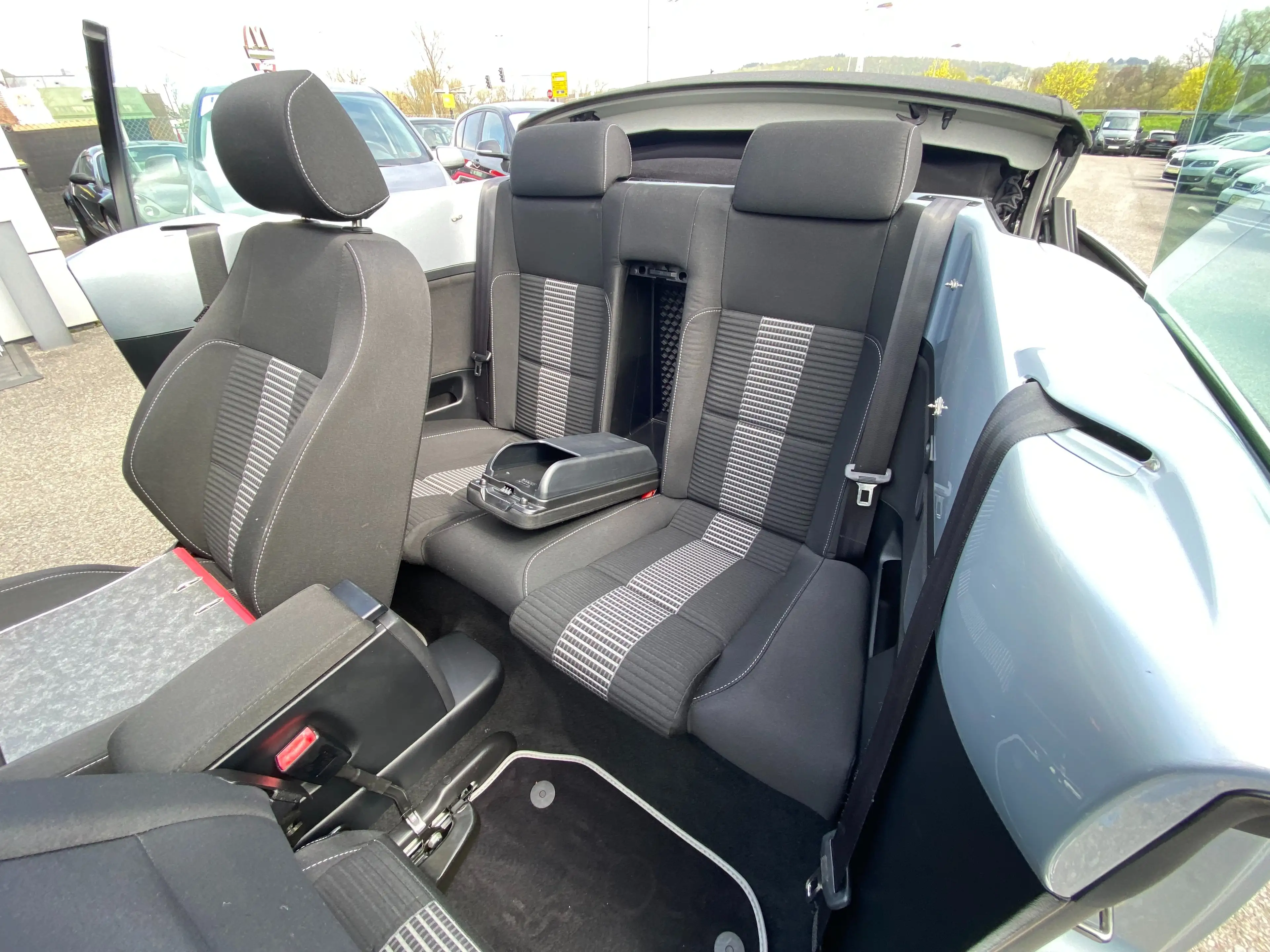 Volkswagen New Beetle Cabriolet 2.0 United — photo 16