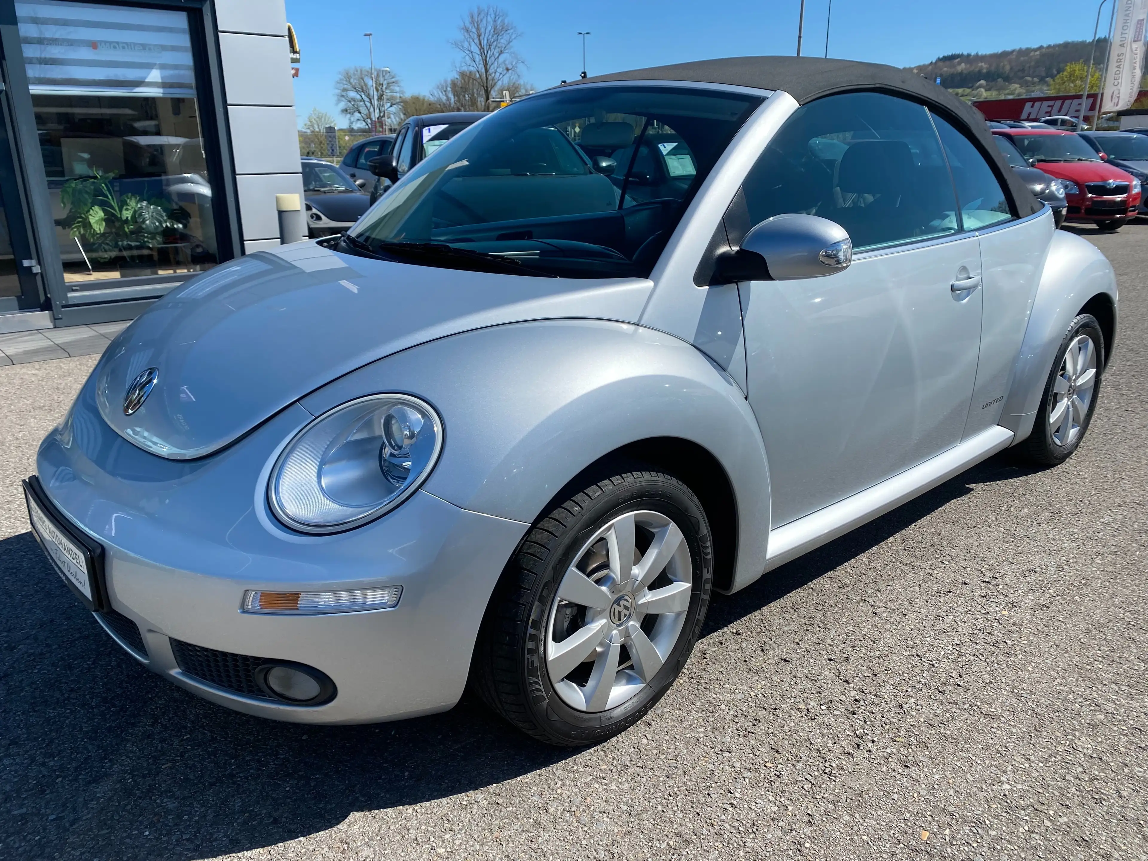 Volkswagen New Beetle Cabriolet 2.0 United — photo 3