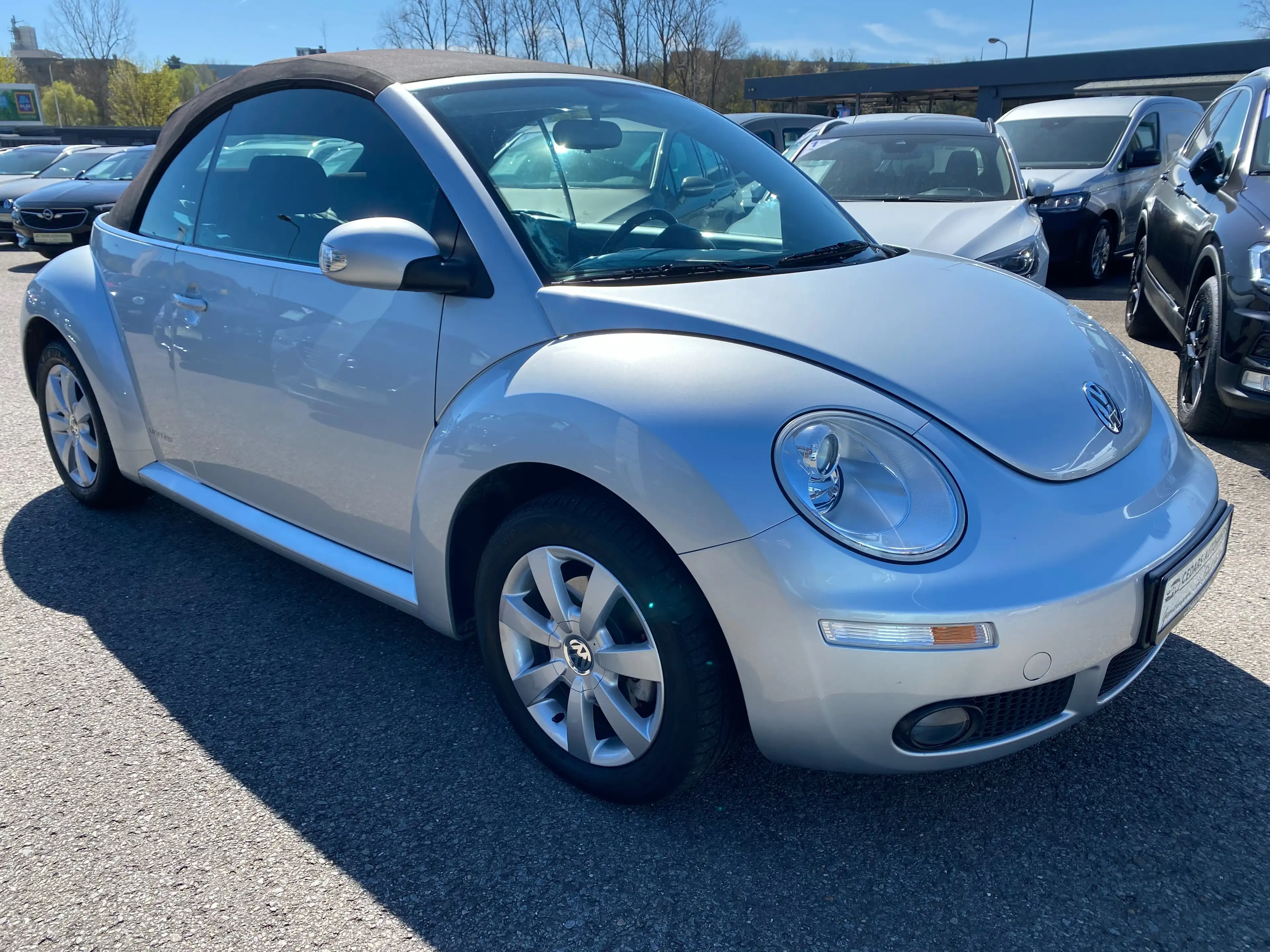 Volkswagen New Beetle Cabriolet 2.0 United — photo 5