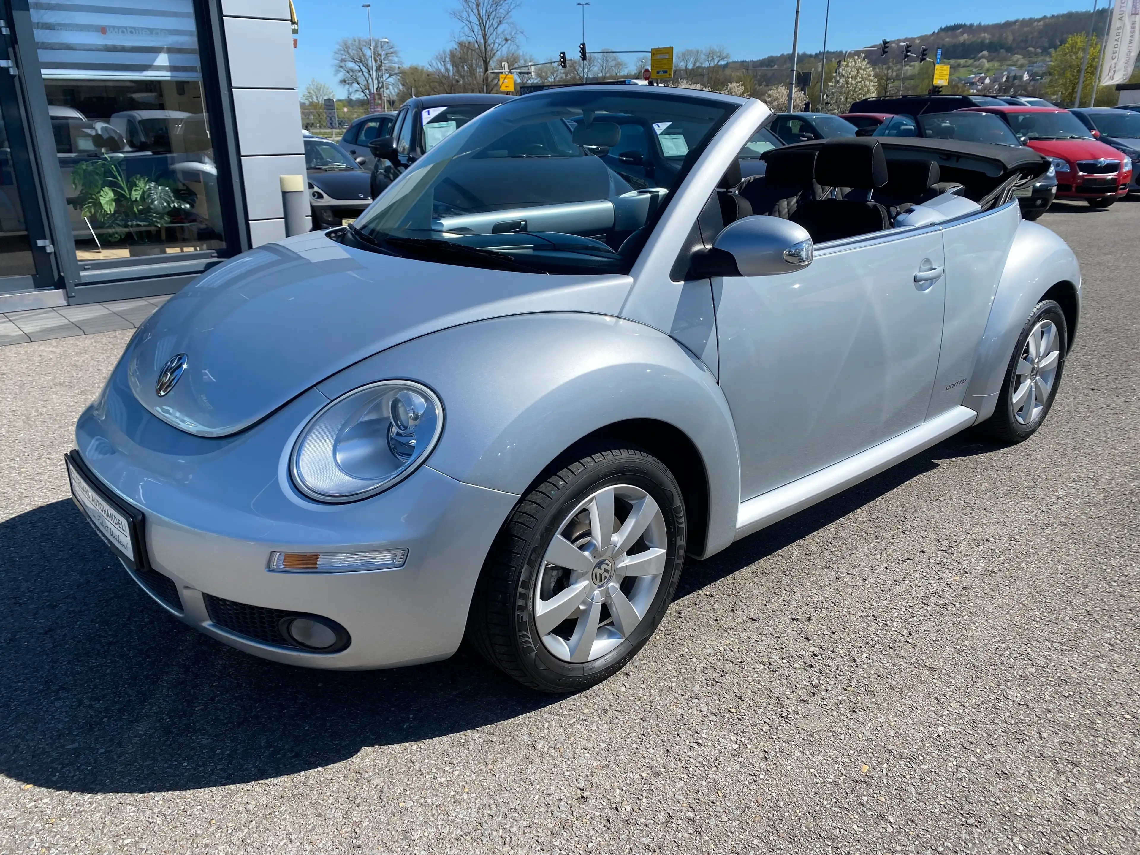 Volkswagen New Beetle Cabriolet 2.0 United — photo 2