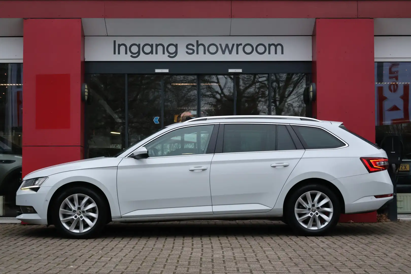 Skoda Superb Combi 1.6 TDI Style Business | Panoramadak | LED/X Blanc - 2
