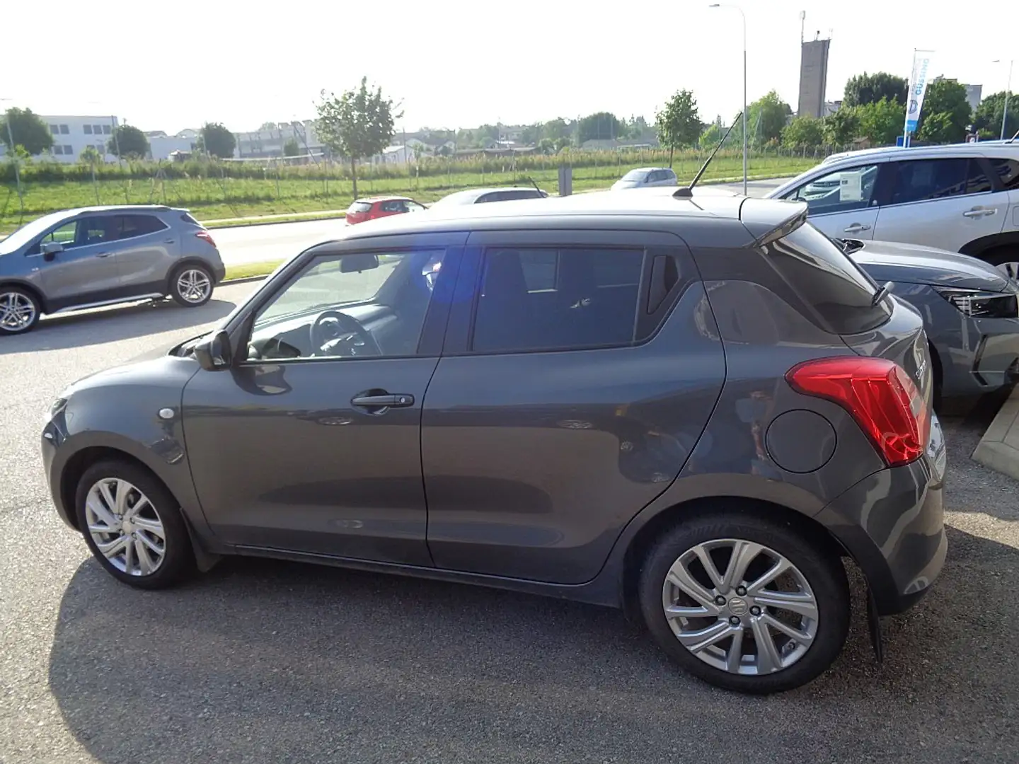 Suzuki Swift 1,2 Hybrid DualJet Shine CVT *AUTOMATIK* Grau - 2