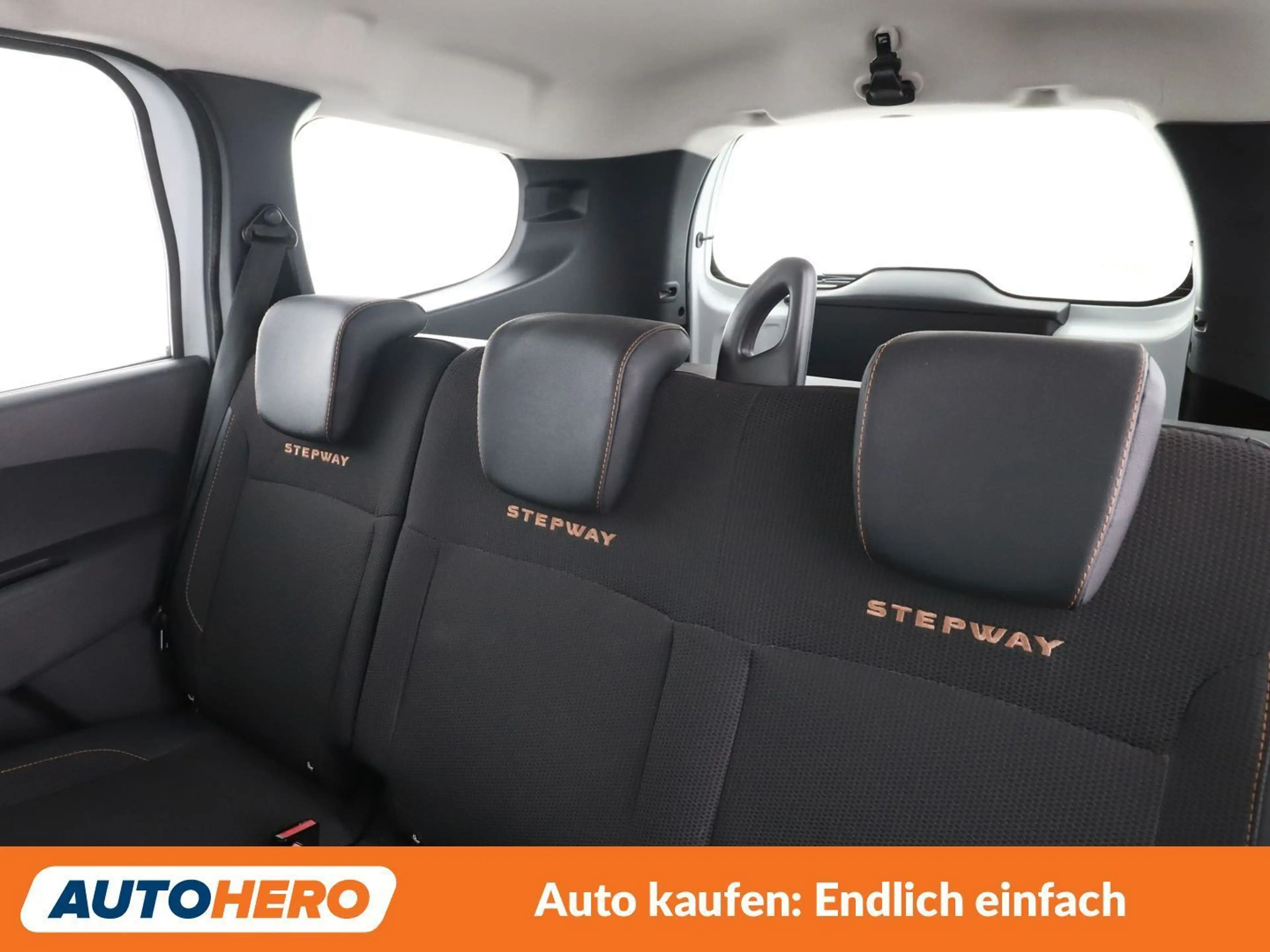 Dacia Lodgy 1.2 TCe Stepway Celebration — photo 14