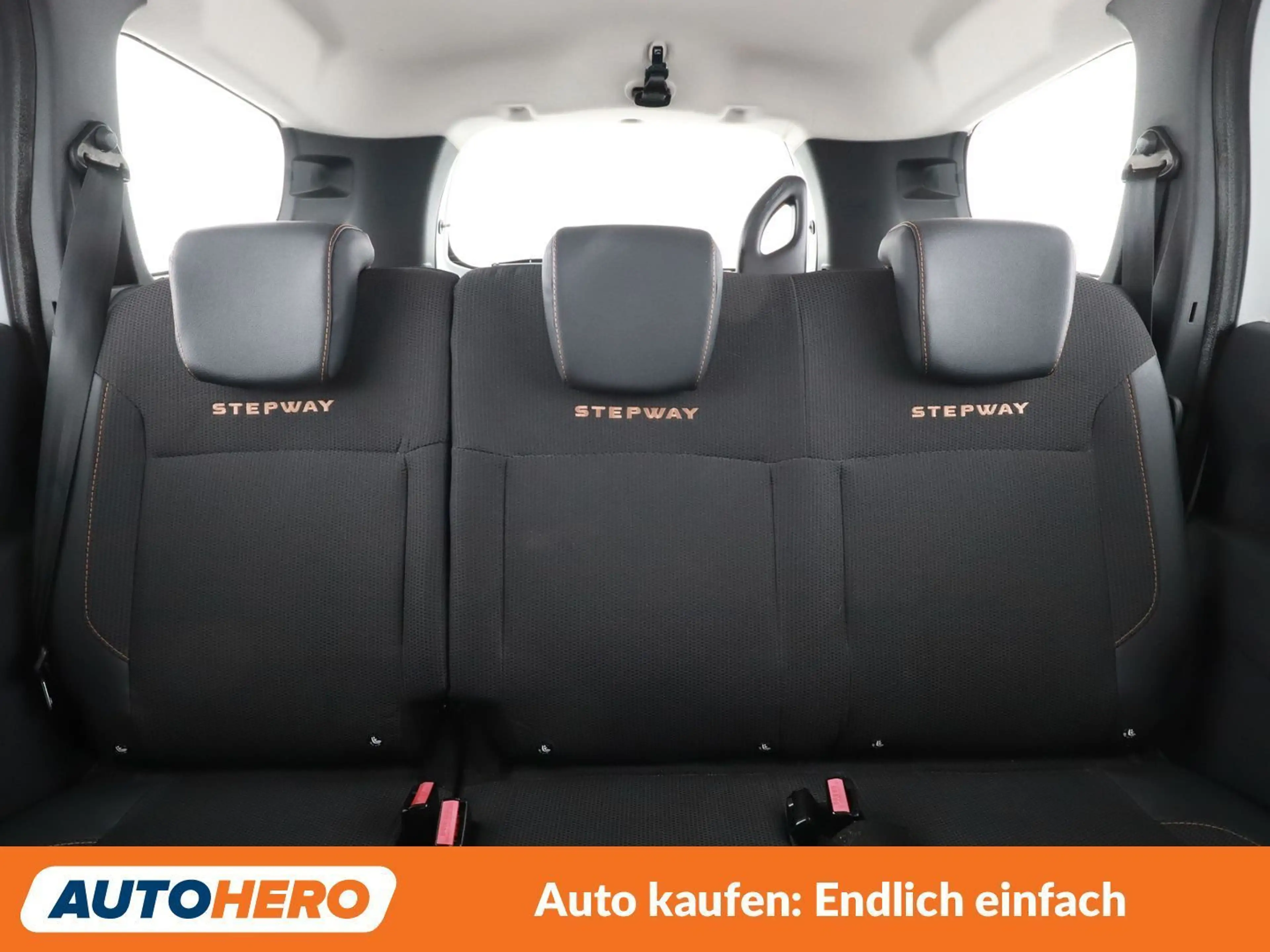 Dacia Lodgy 1.2 TCe Stepway Celebration — photo 15