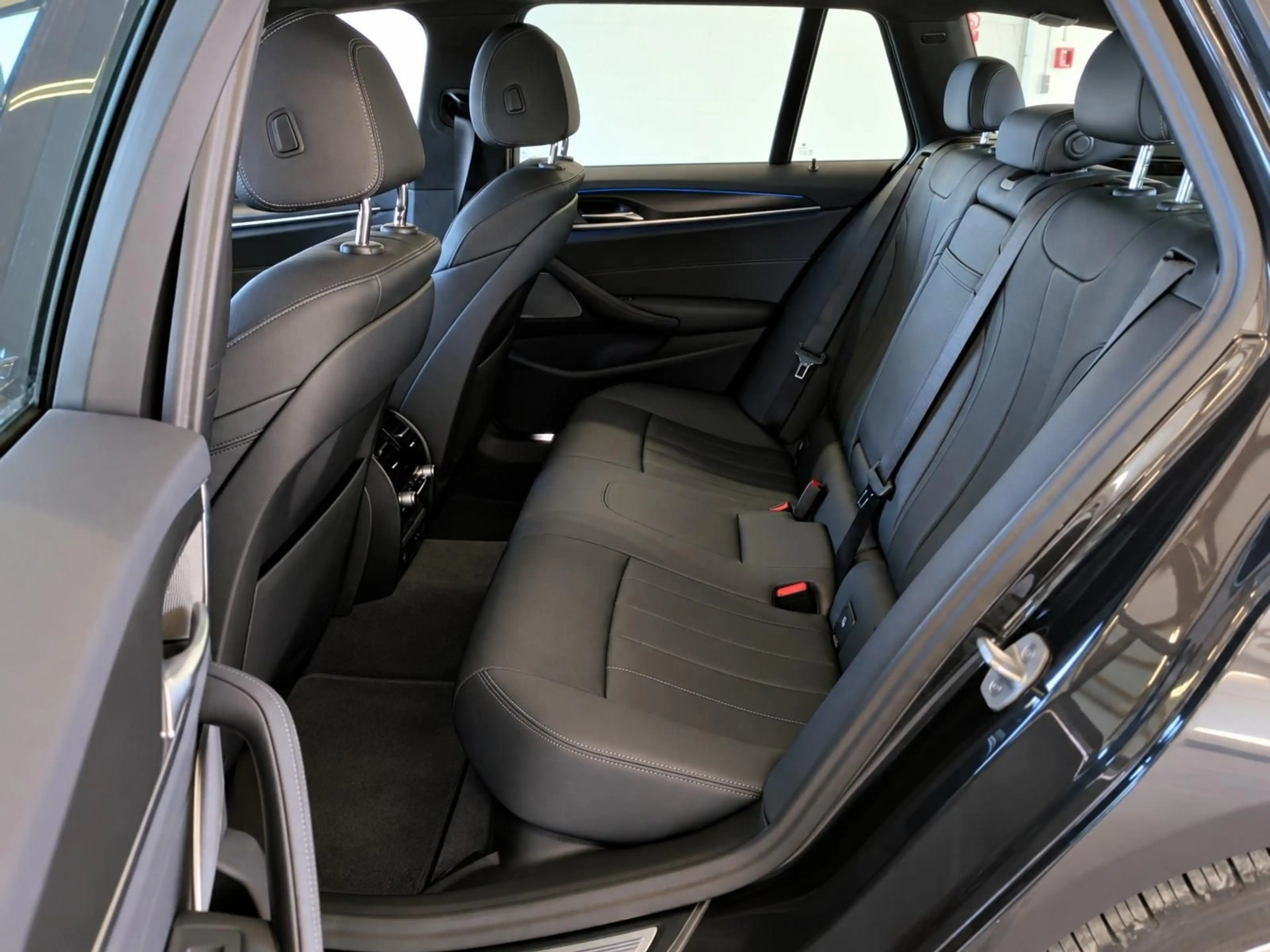 BMW 530 e xDrive Touring M Sport/H&K/LED/AHK/ — photo 5