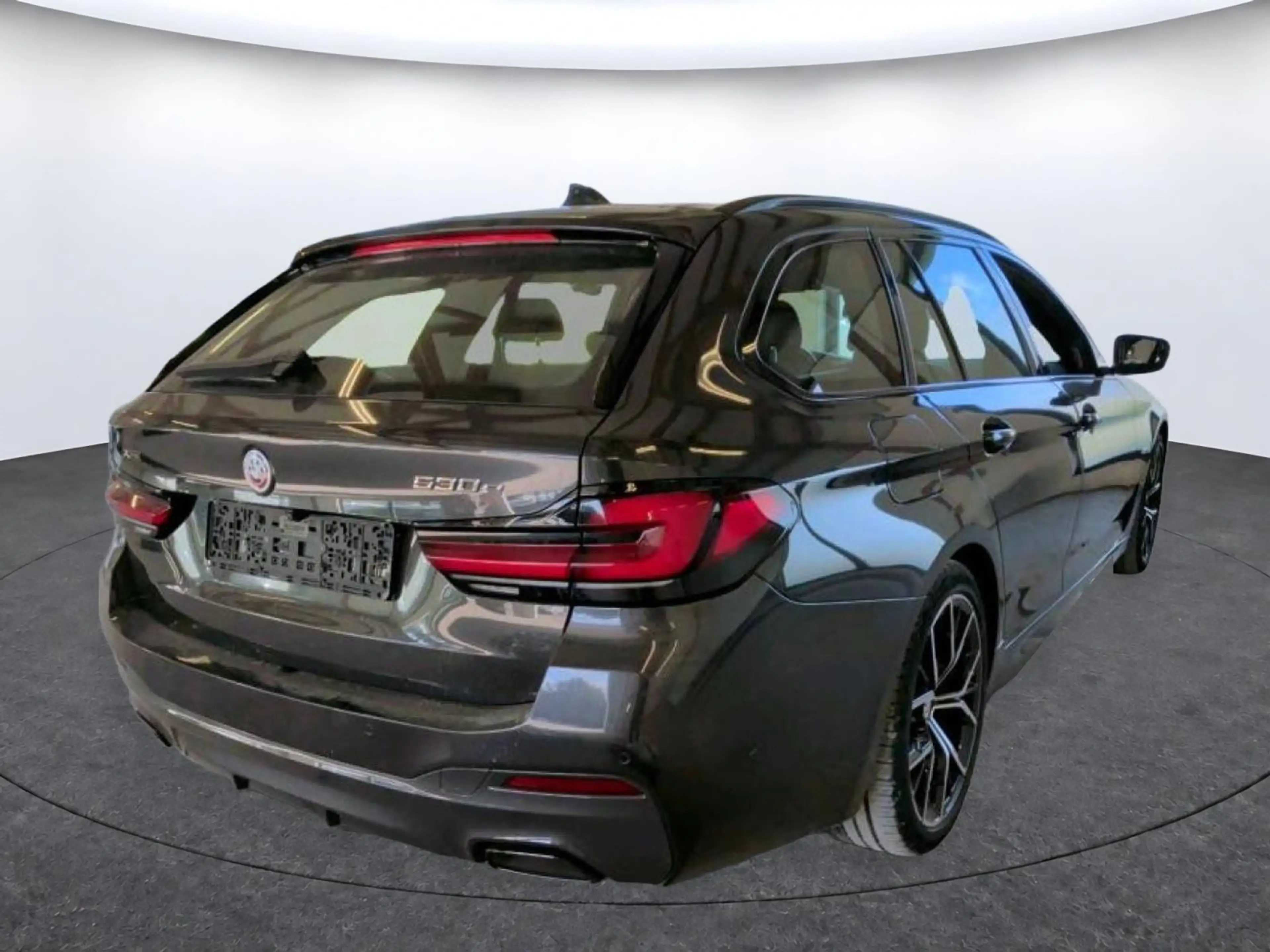 BMW 530 e xDrive Touring M Sport/H&K/LED/AHK/ — photo 7