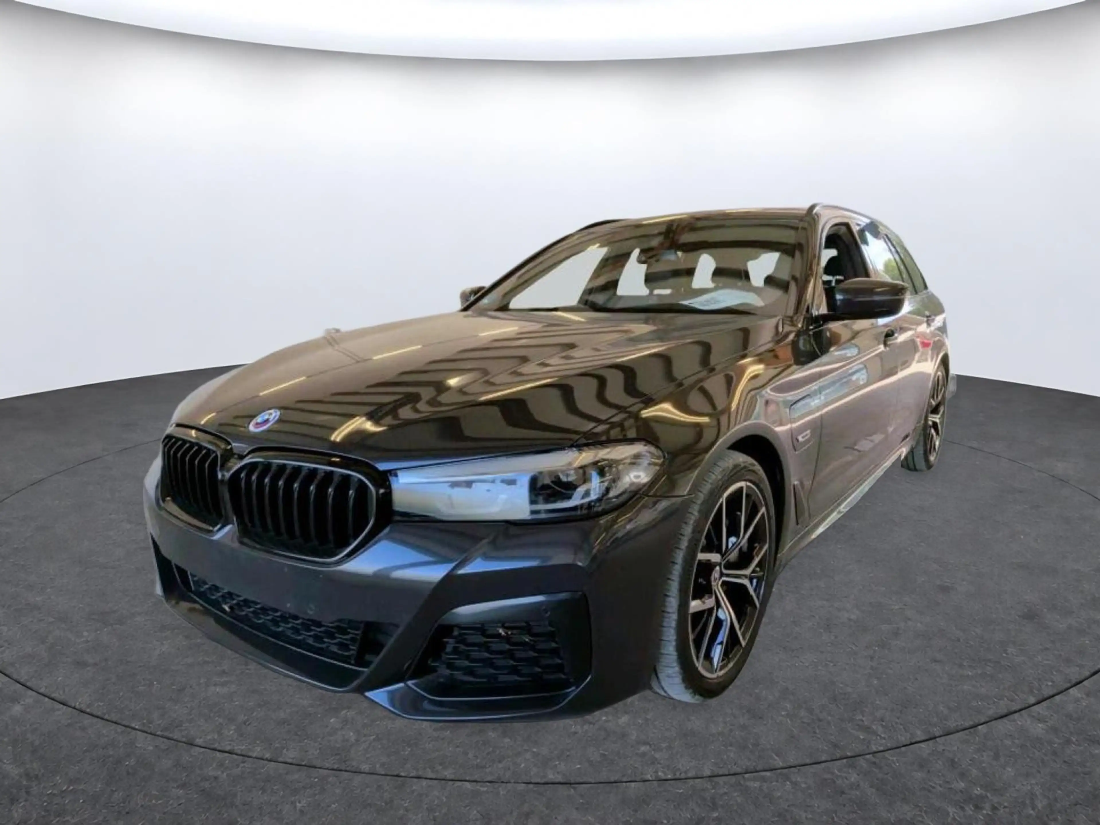BMW 530 e xDrive Touring M Sport/H&K/LED/AHK/ — photo 2