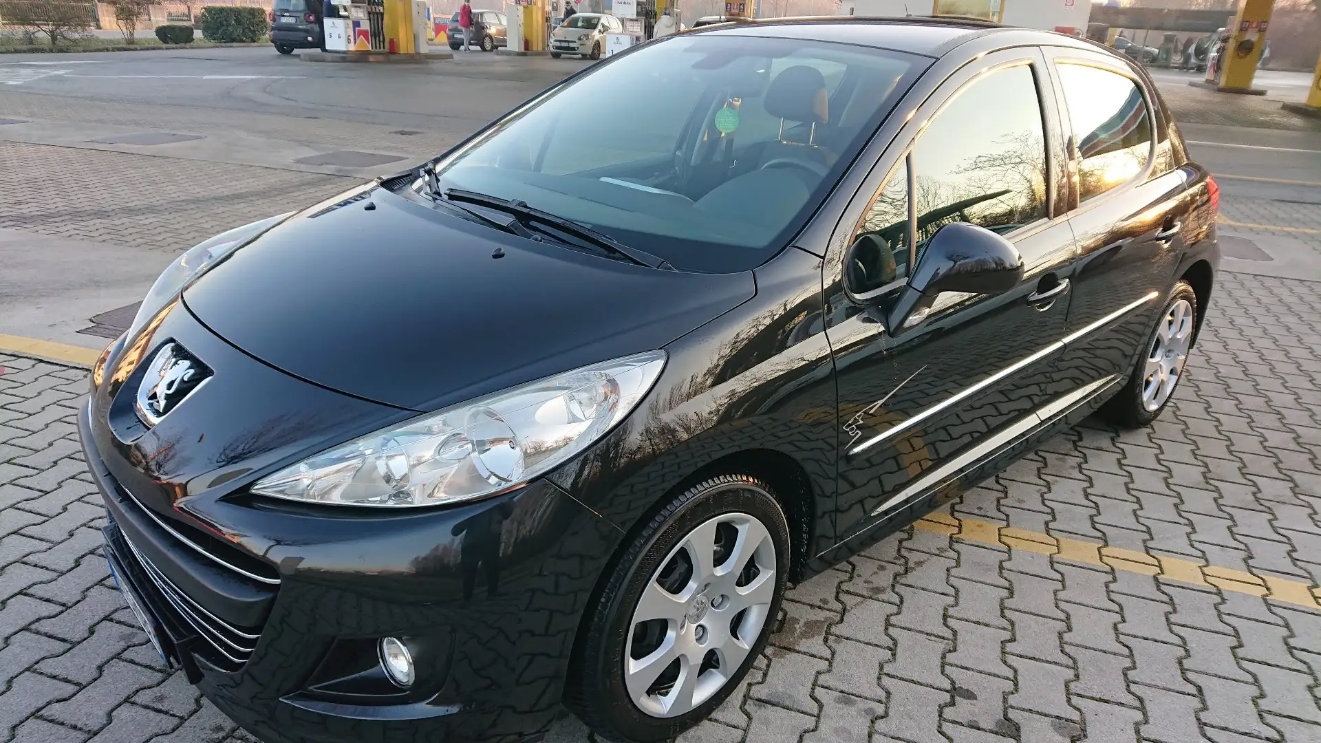Peugeot 207 5p 1.6 hdi 16v Energie Sport fap FL - 1