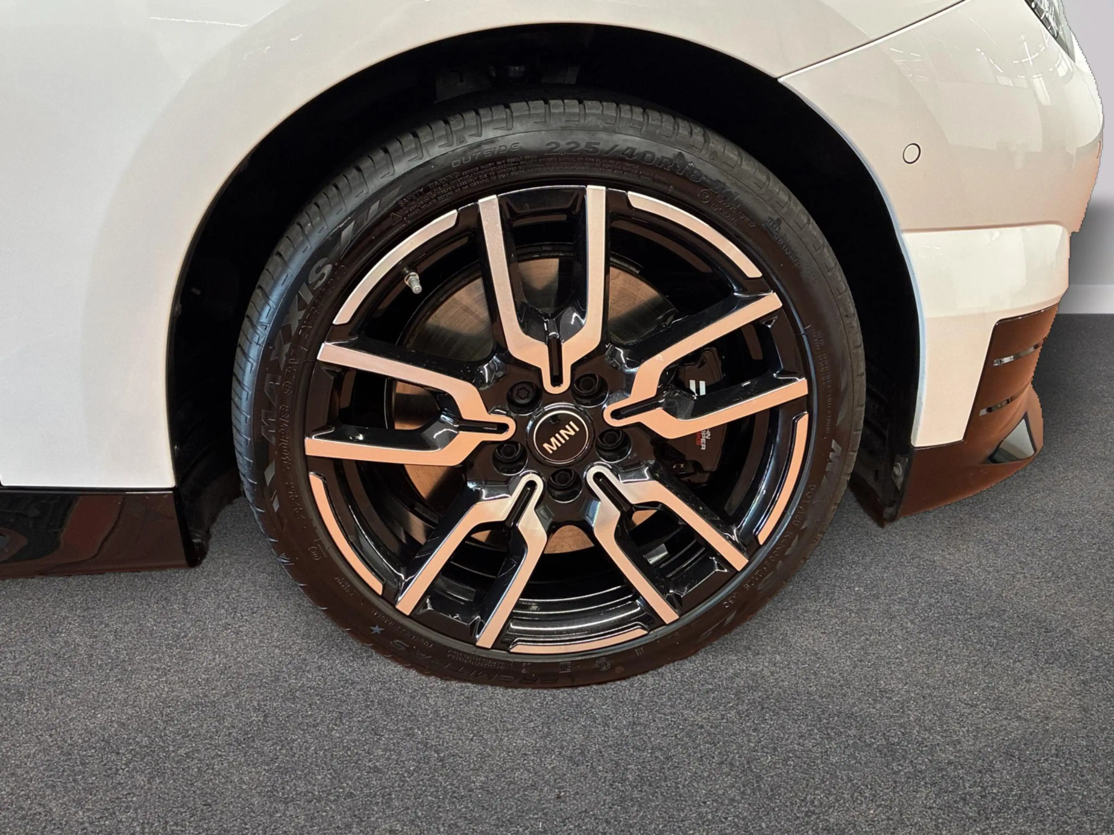 MINI Cooper SE John Cooper Works Trim — photo 9