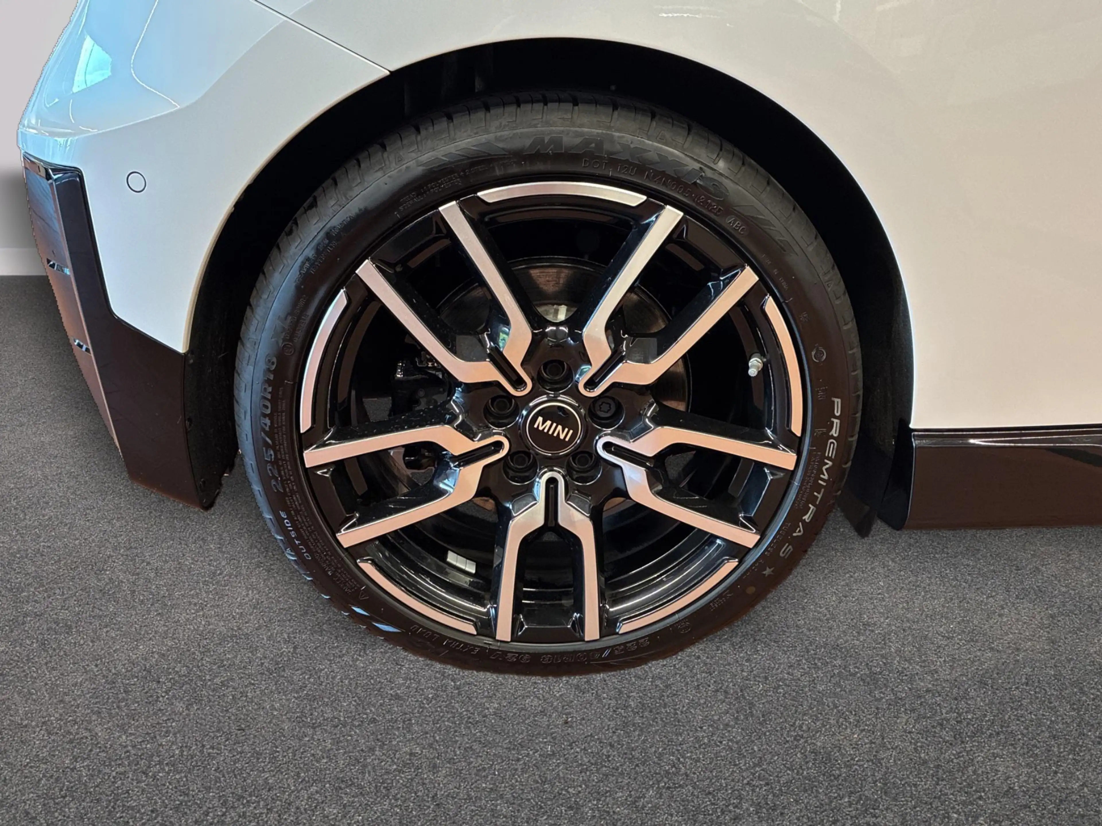 MINI Cooper SE John Cooper Works Trim — photo 11