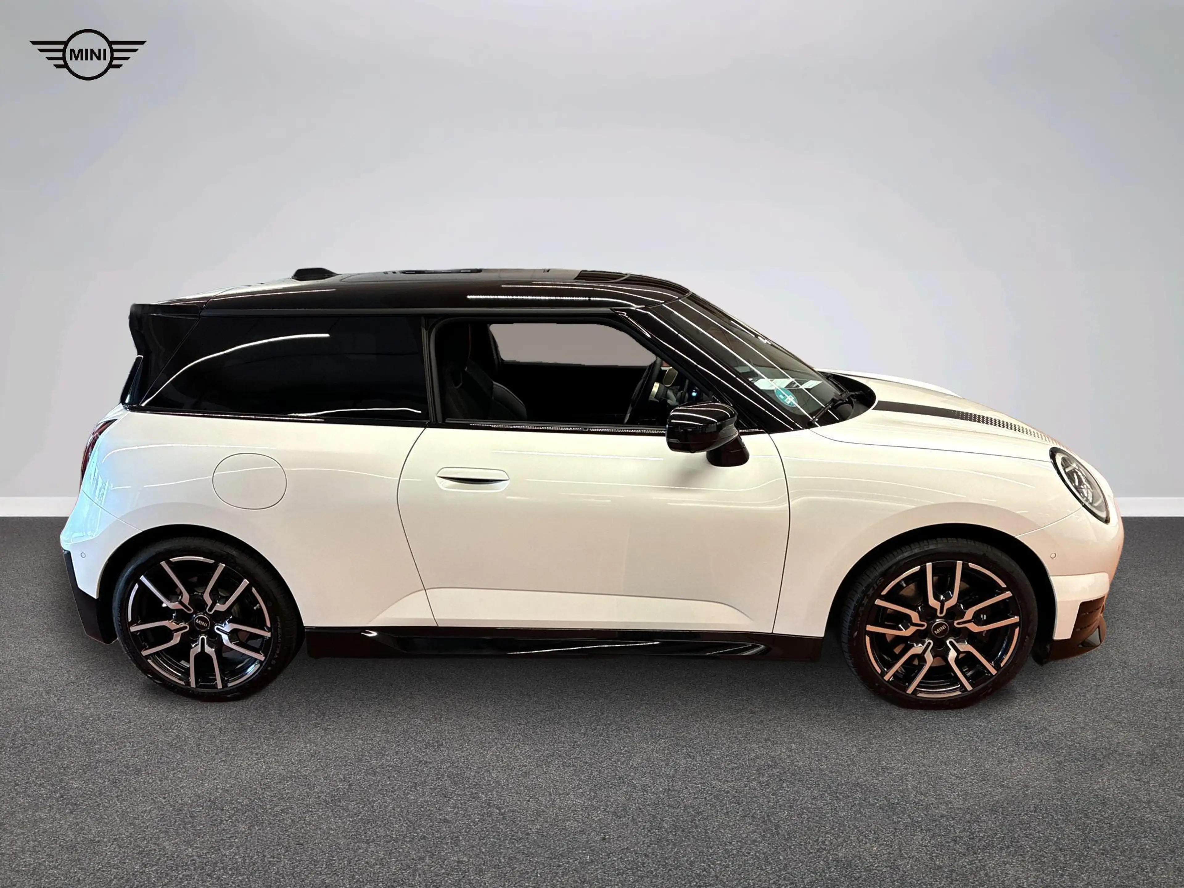 MINI Cooper SE John Cooper Works Trim — photo 2