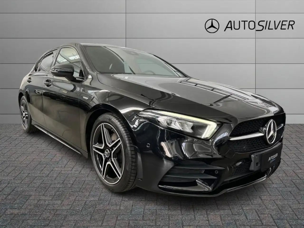 Mercedes-Benz A 180 d Automatic Premium Night Edition — photo 1 of 15
