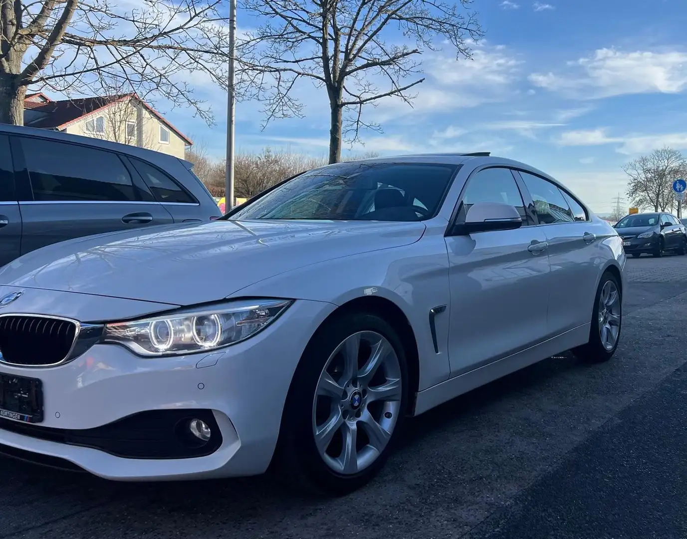 BMW 420 4 Gran Coupé AUTOMATIK / Bi XENON / GLASDACH Weiß - 1