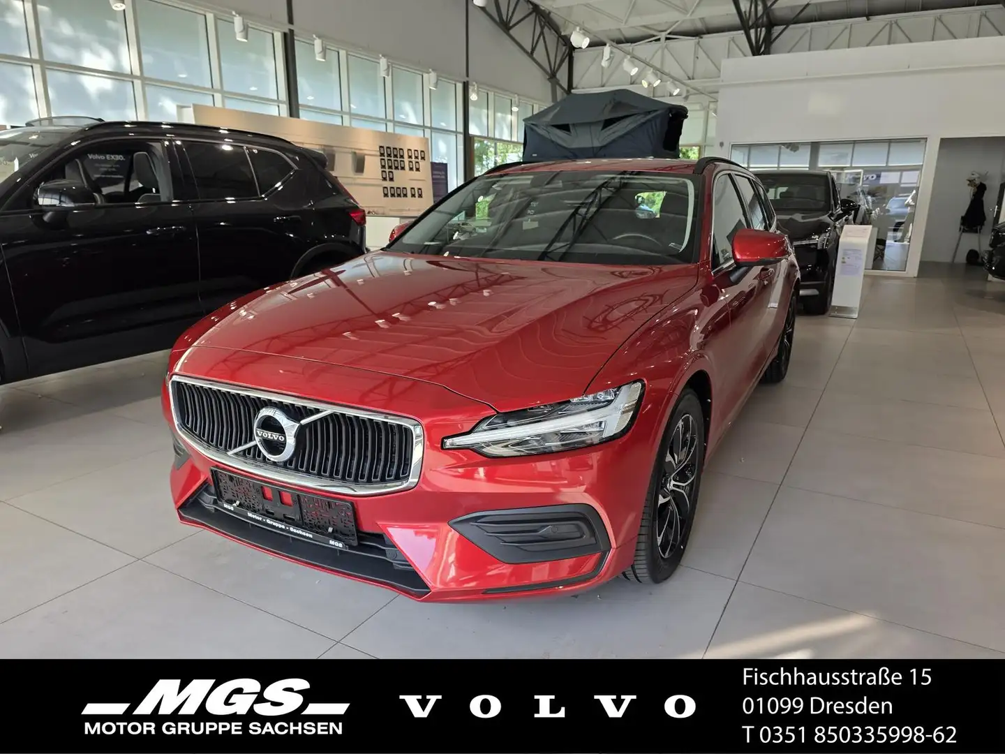 Volvo V60 2.0 Turbo Momentum Pro Rot - 1