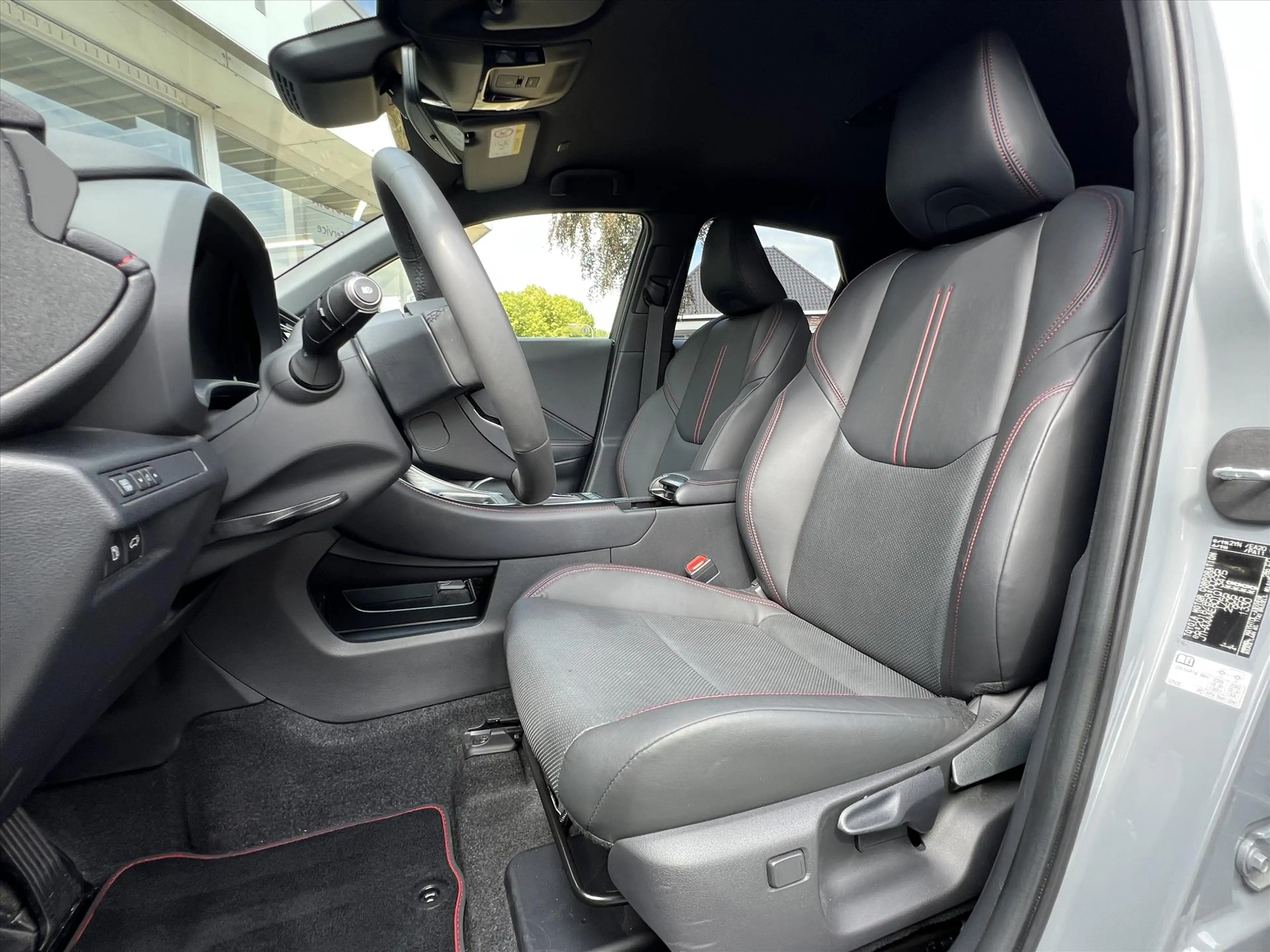 Lexus LBX 1.5 Hybrid Emotion Tech Pack | Leer, Elektrische a — photo 18