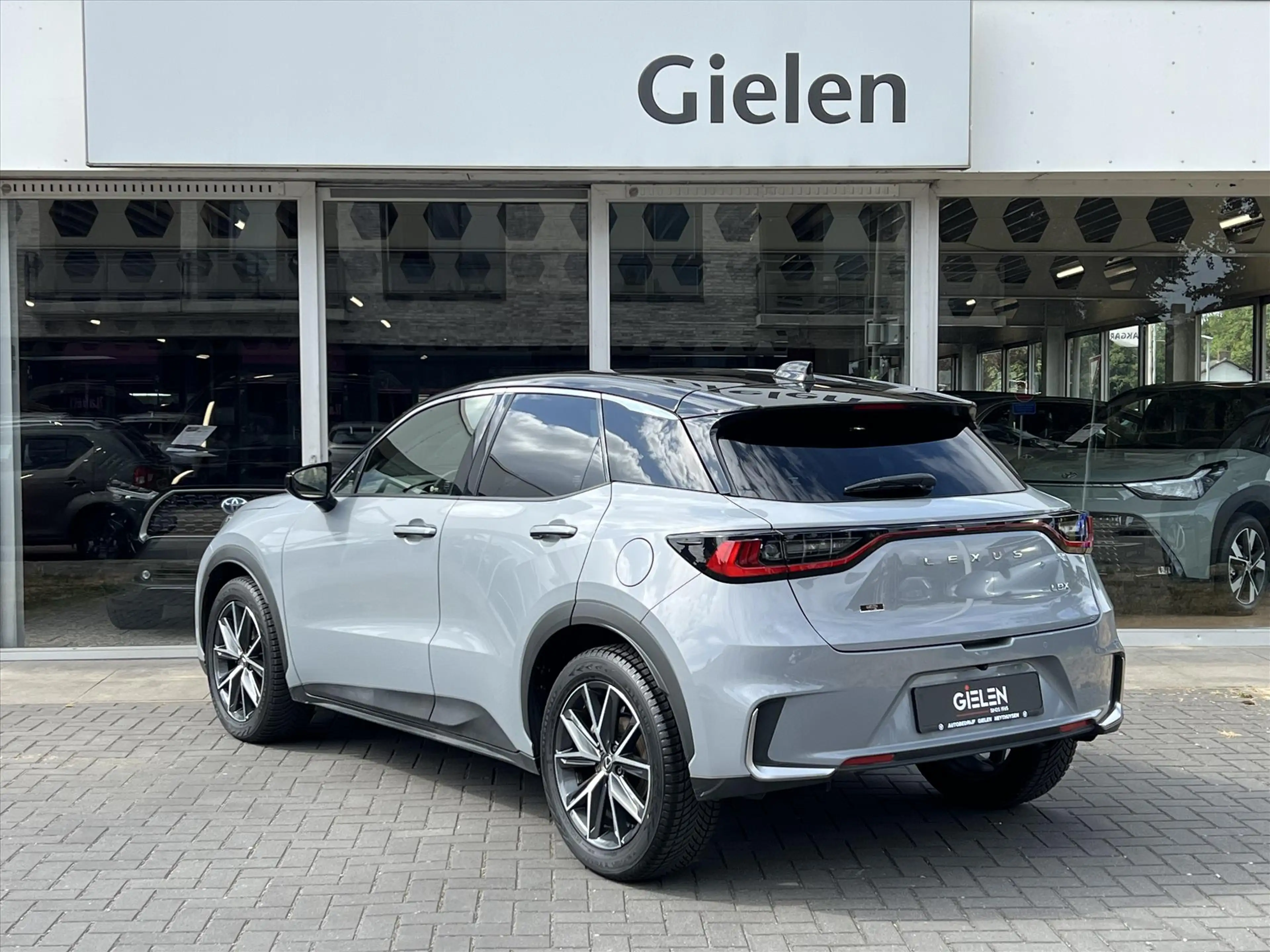 Lexus LBX 1.5 Hybrid Emotion Tech Pack | Leer, Elektrische a — photo 32