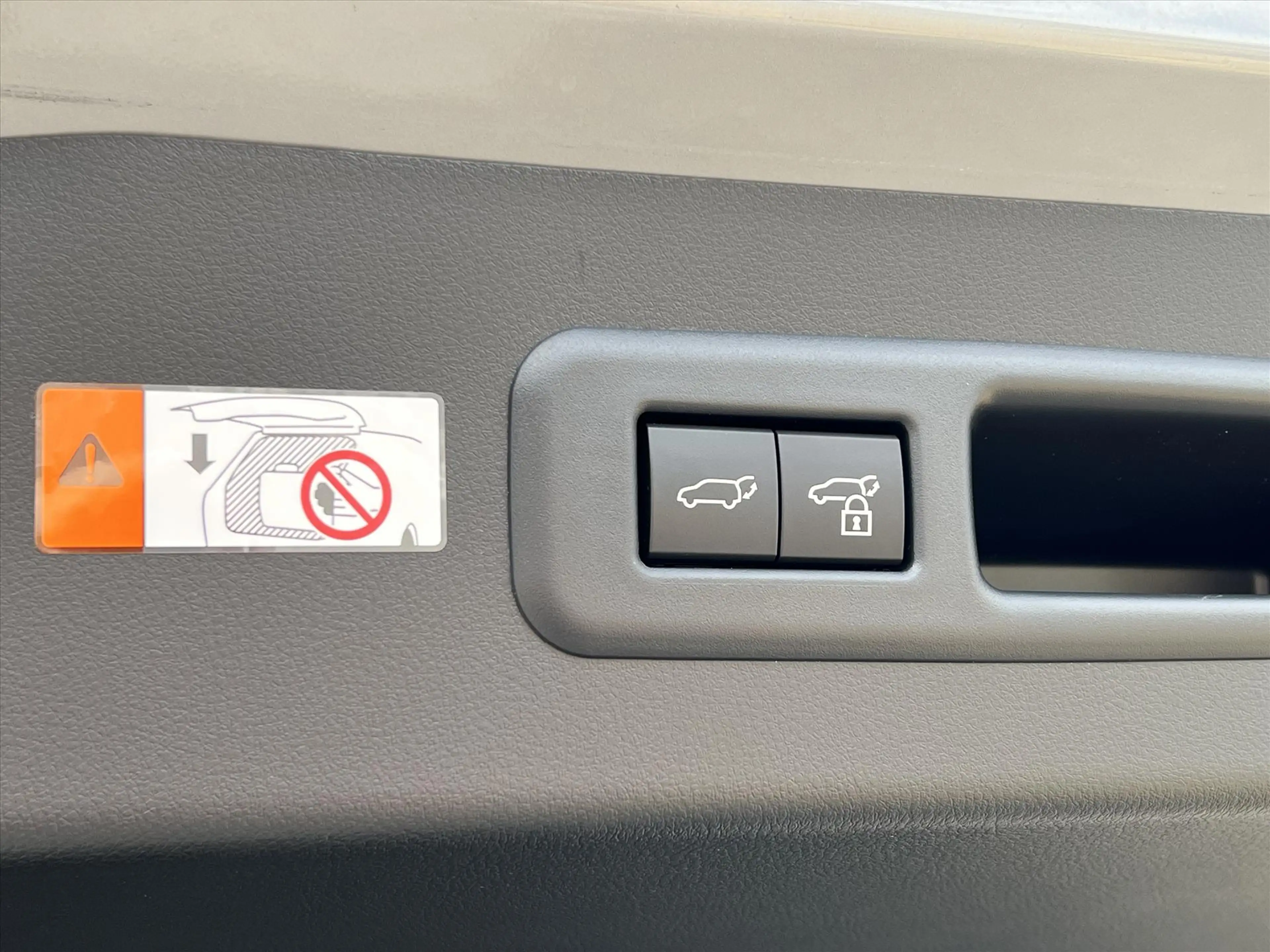 Lexus LBX 1.5 Hybrid Emotion Tech Pack | Leer, Elektrische a — photo 3